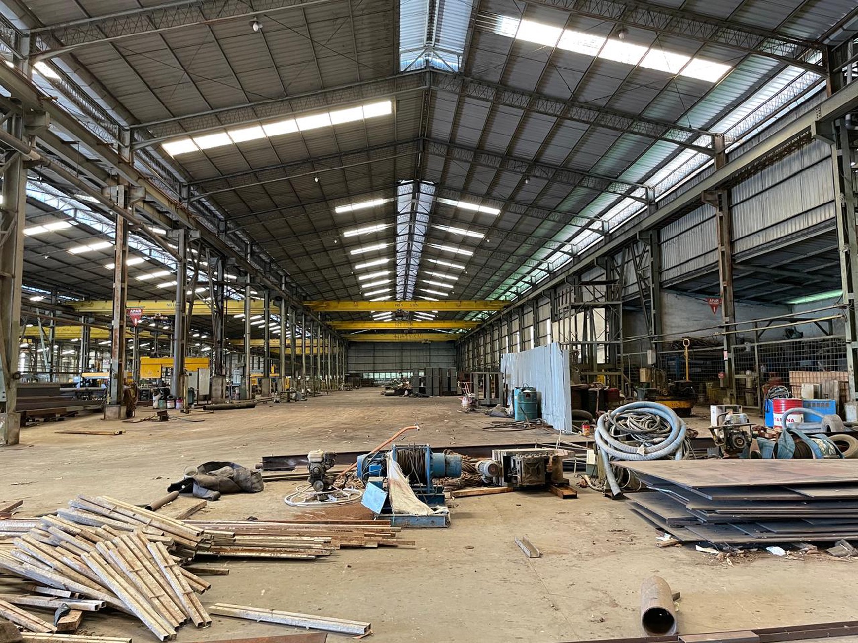 DIJUAL CEPAT! EX WORKSHOP STRATEGIS DI CIKAMPEK - JAWA BARAT 