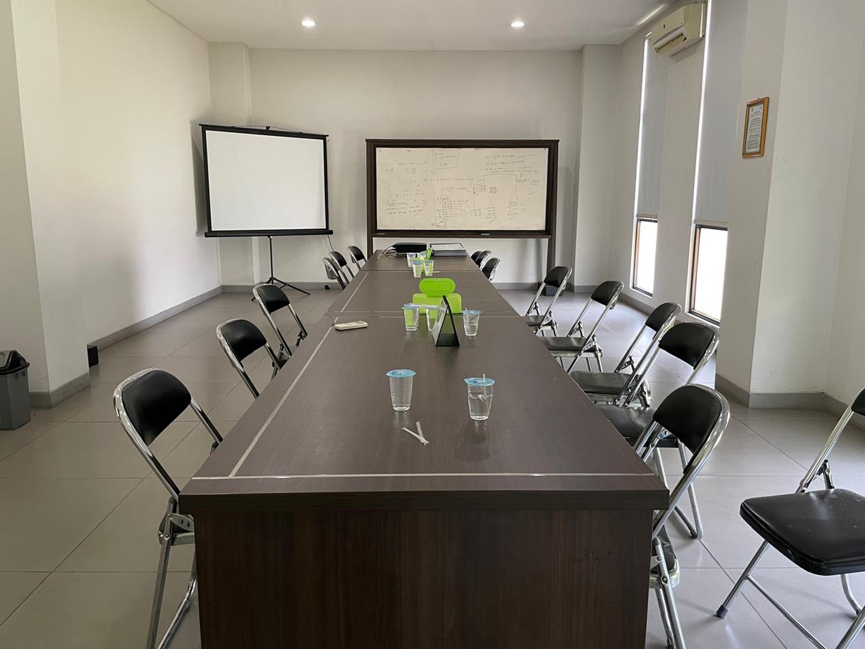 DIJUAL CEPAT! EX WORKSHOP STRATEGIS DI CIKAMPEK - JAWA BARAT 