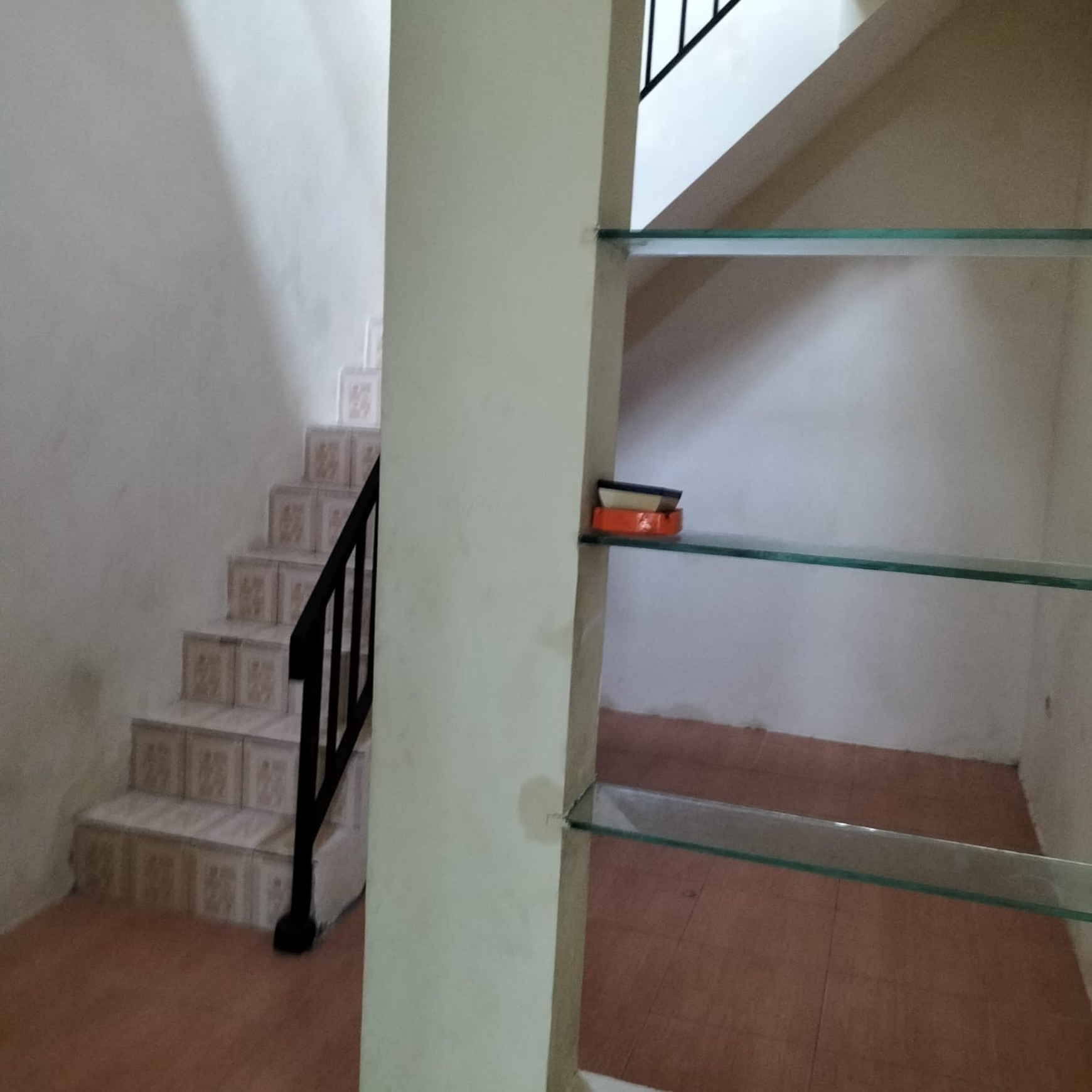 Jual cepat rumah 400 jutaan di surabaya barat graha kencana pakal