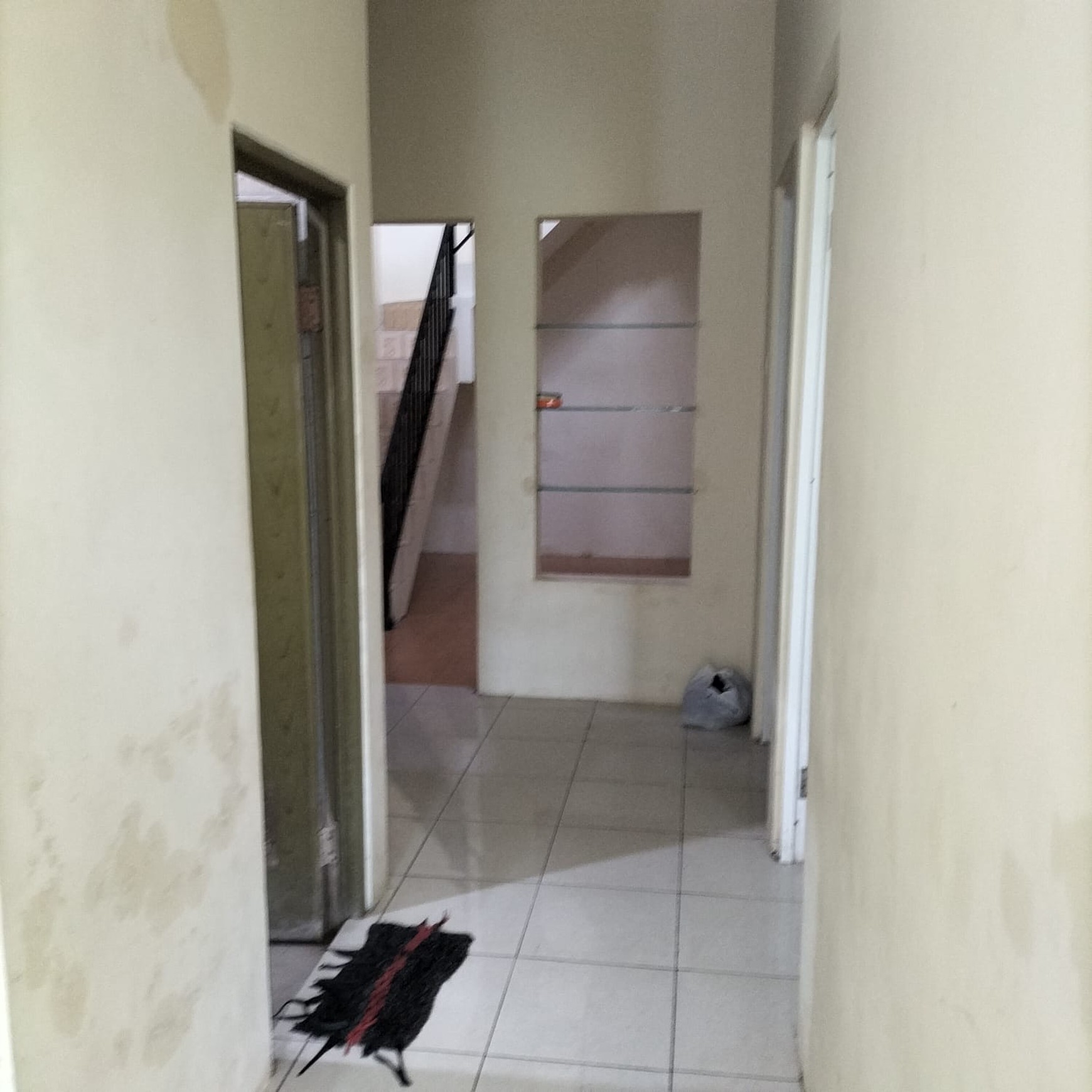 Jual cepat rumah 400 jutaan di surabaya barat graha kencana pakal