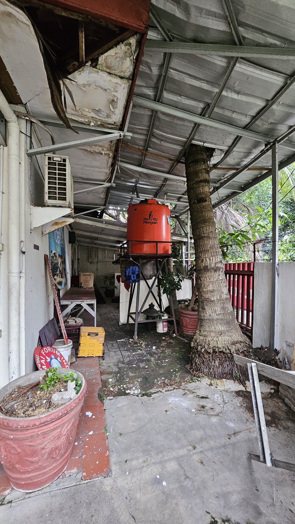 Rumah Tua Lokasi Premium Hoek di Kebayoran Baru - Nilai Komersial Tinggi