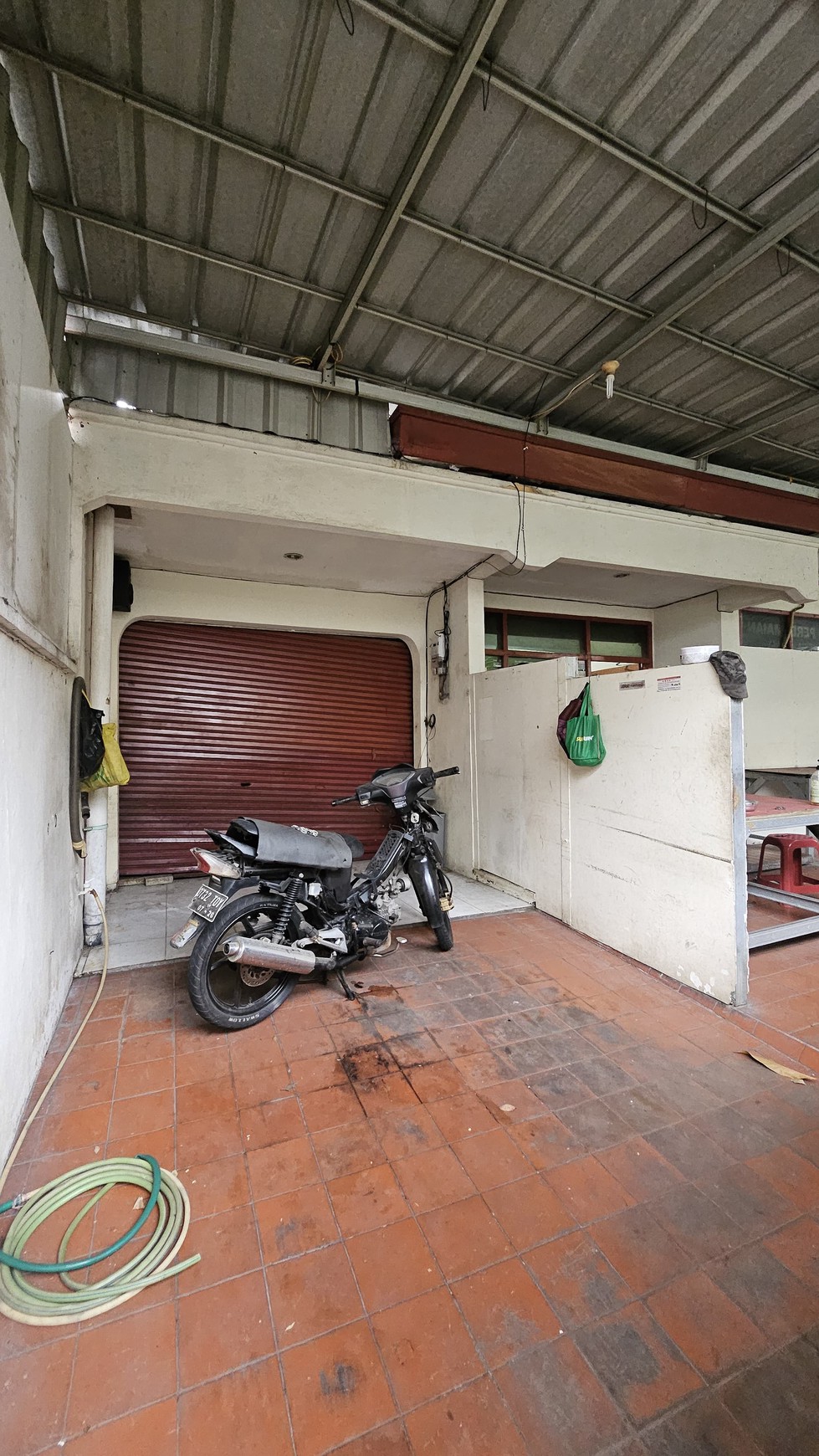 Rumah Tua Lokasi Premium Hoek di Kebayoran Baru - Nilai Komersial Tinggi