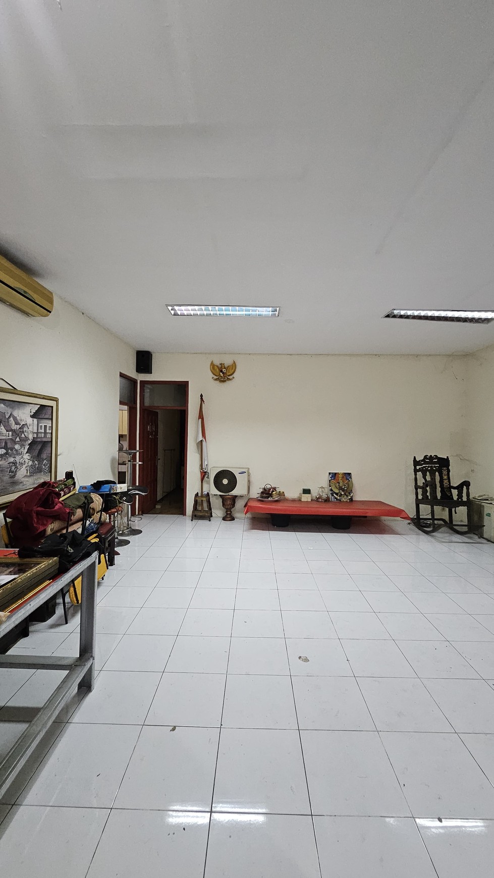 Rumah Tua Lokasi Premium Hoek di Kebayoran Baru - Nilai Komersial Tinggi