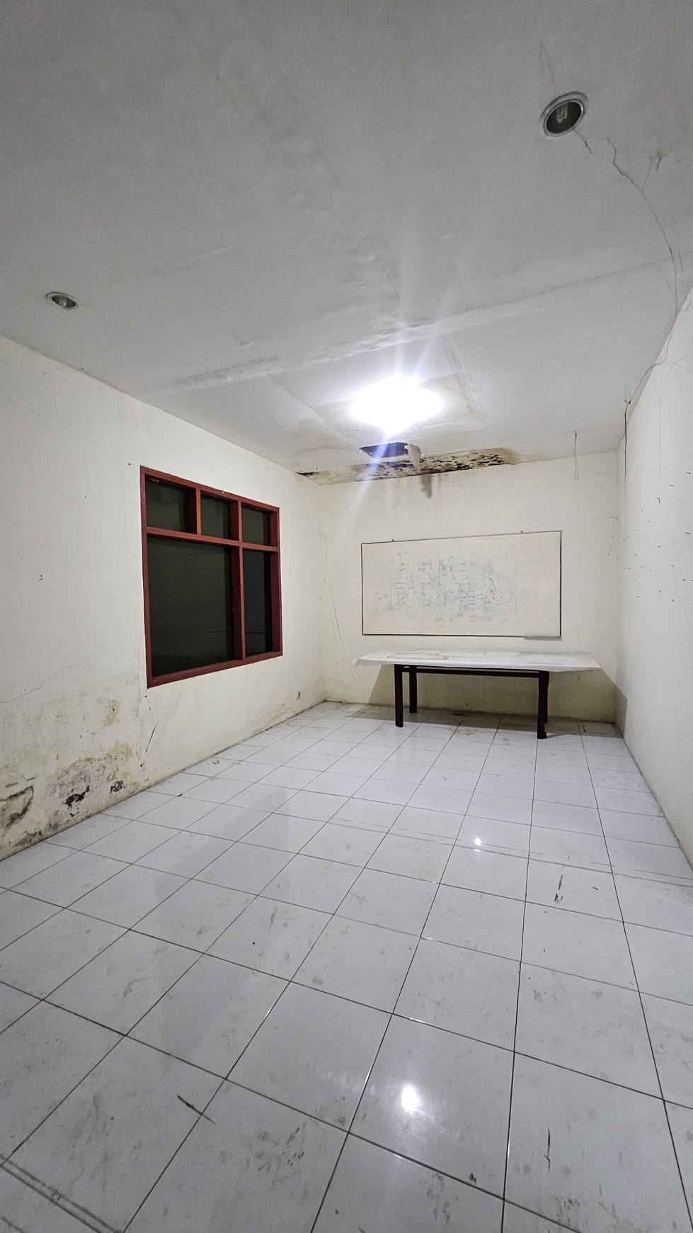 Rumah Tua Lokasi Premium Hoek di Kebayoran Baru - Nilai Komersial Tinggi