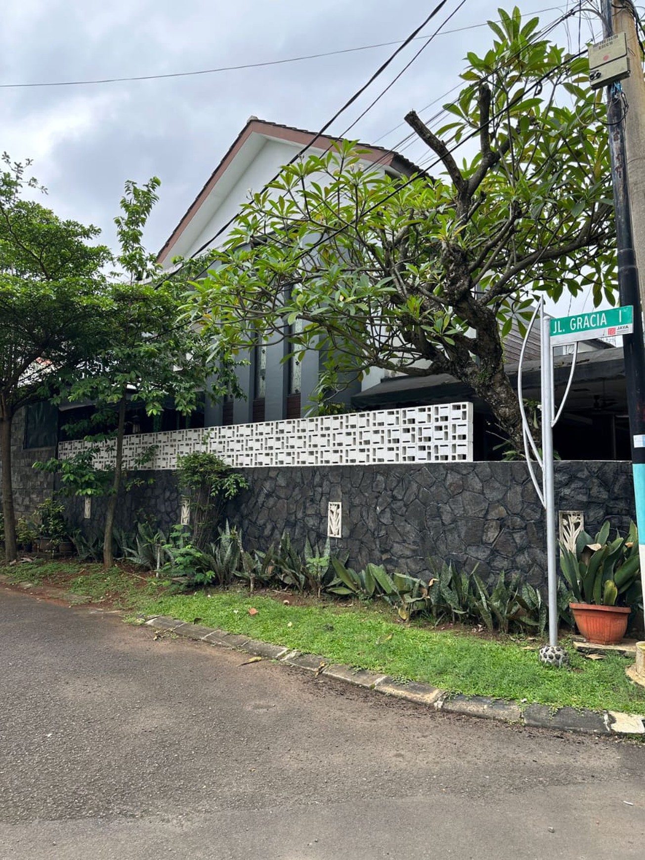 Rumah Bagus Di Gracia Residence Graha Raya Bintaro Jaya