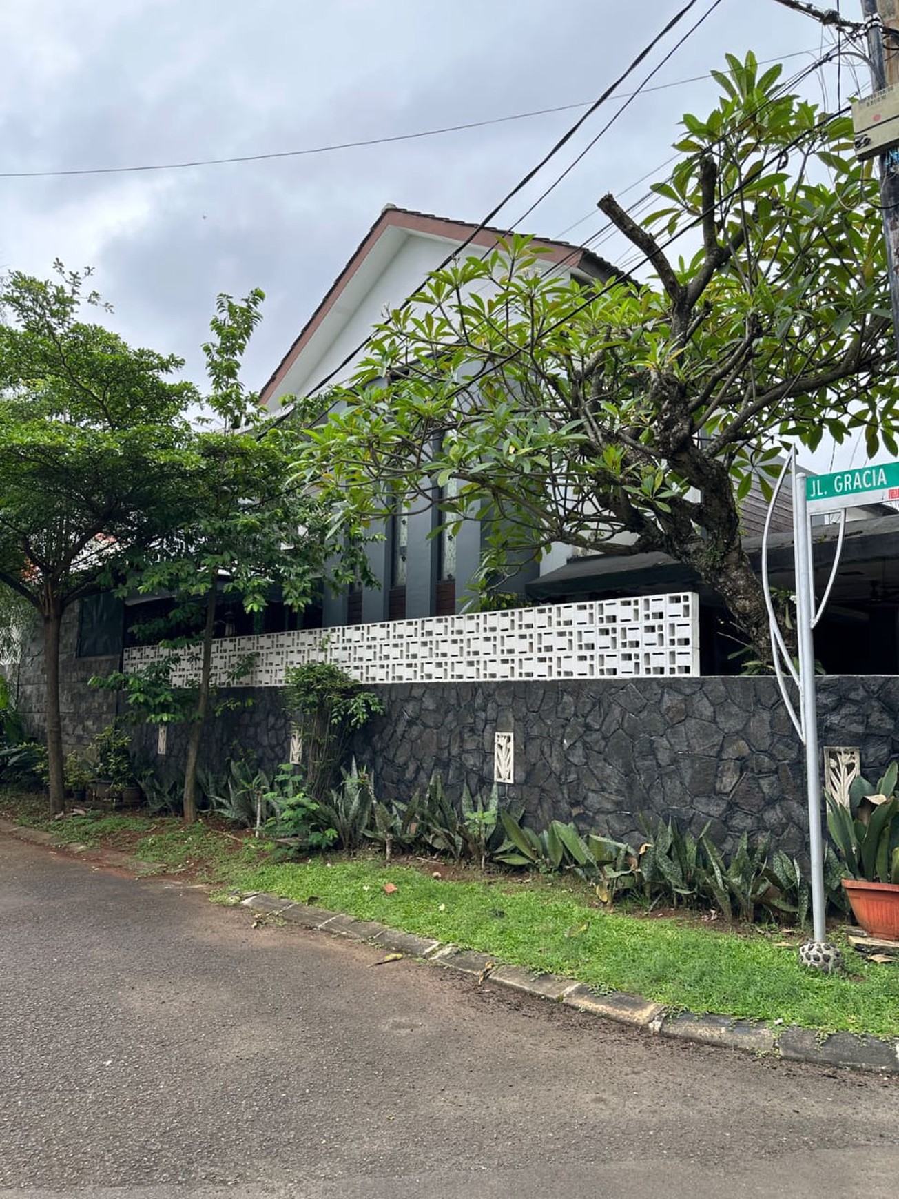 Rumah Bagus Di Gracia Residence Graha Raya Bintaro Jaya