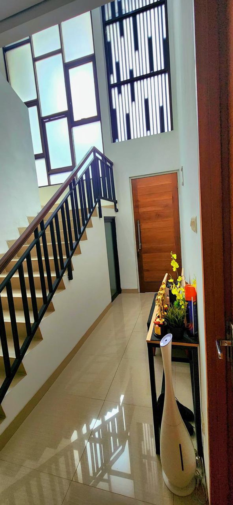 Rumah 2 Lantai Siap Huni dengan Hunian Nyaman dan Asri di Ciputat