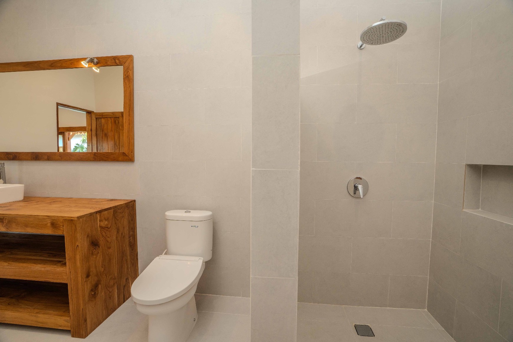 Leasehold Brand New Villa in Seseh Close To Canggu Bali 
