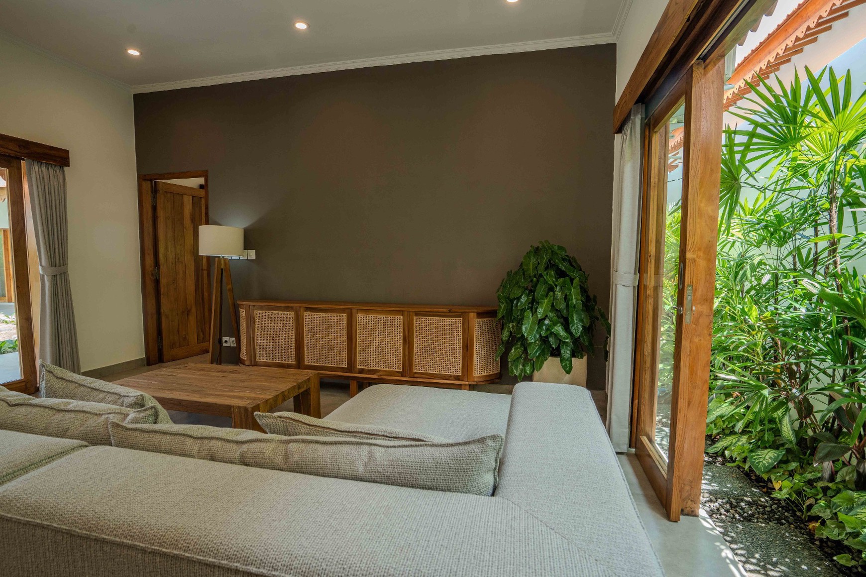 Leasehold Brand New Villa in Seseh Close To Canggu Bali 