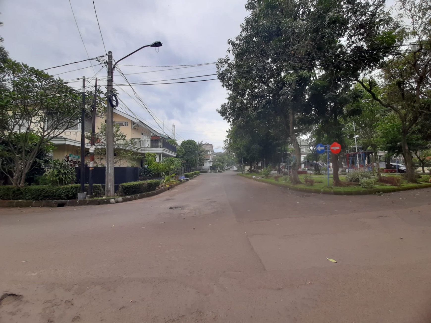 Kavling Siap Bangun dan Depan Taman @Mertilang, Bintaro