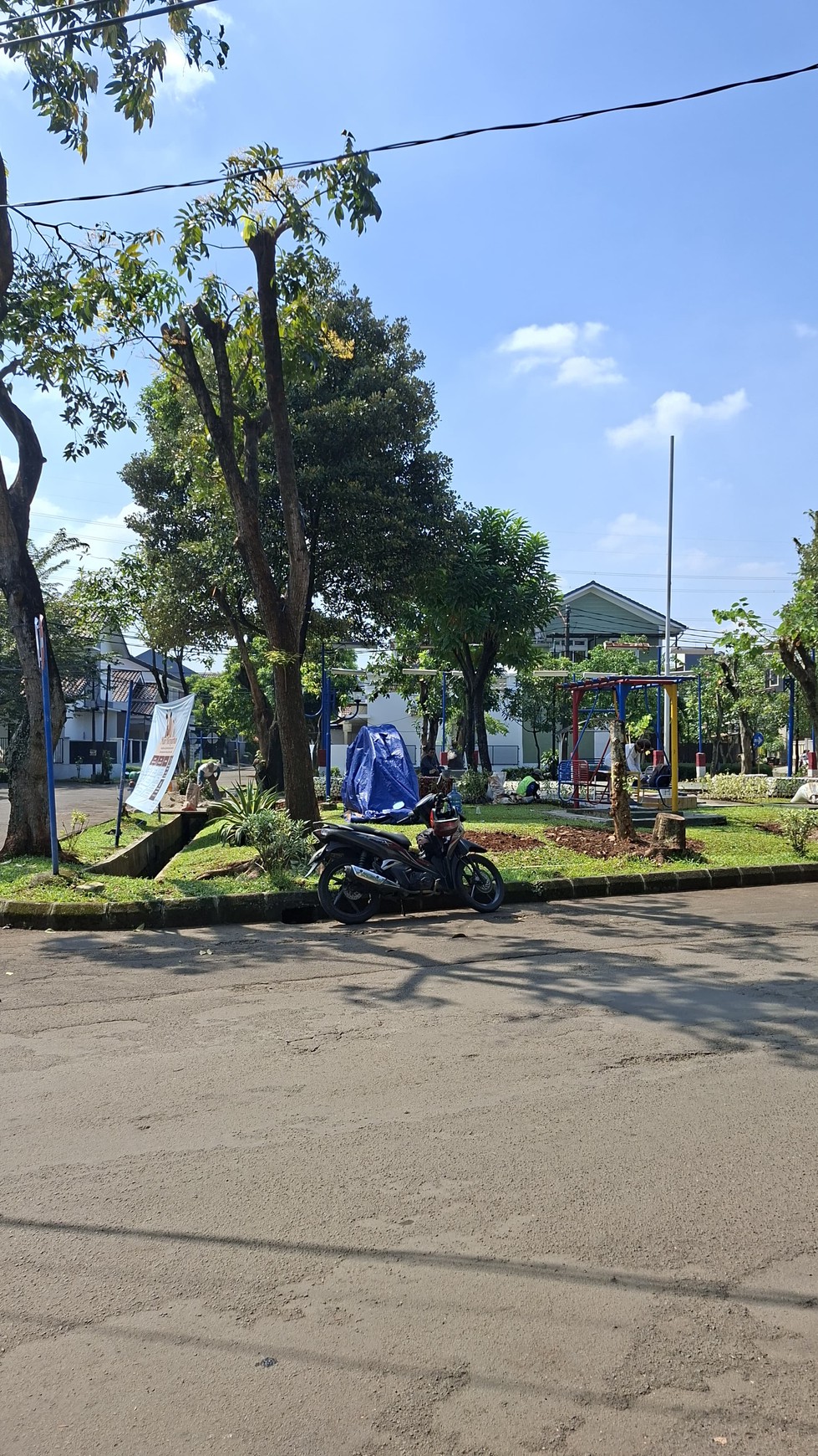 Kavling Siap Bangun dan Depan Taman @Mertilang, Bintaro