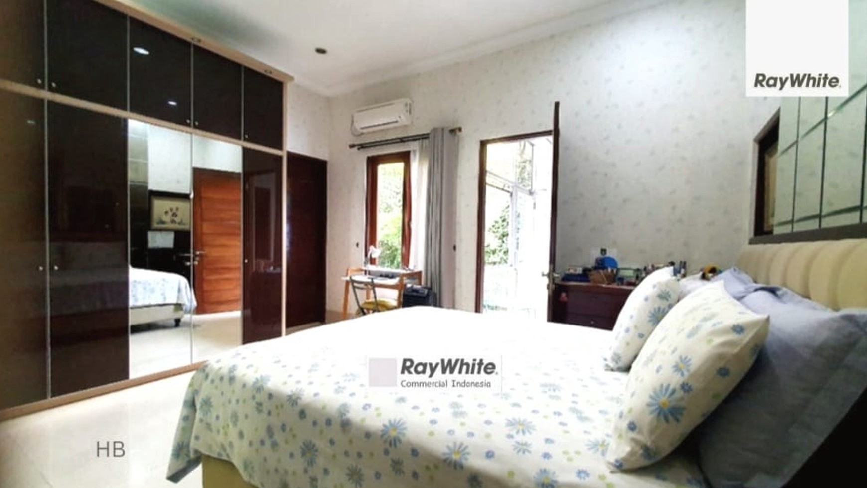 Rumah minimalis , siap huni, di kawasan elite Menteng, asri & siap huni di Kusuma Atmaja , Jakarta Pusat.