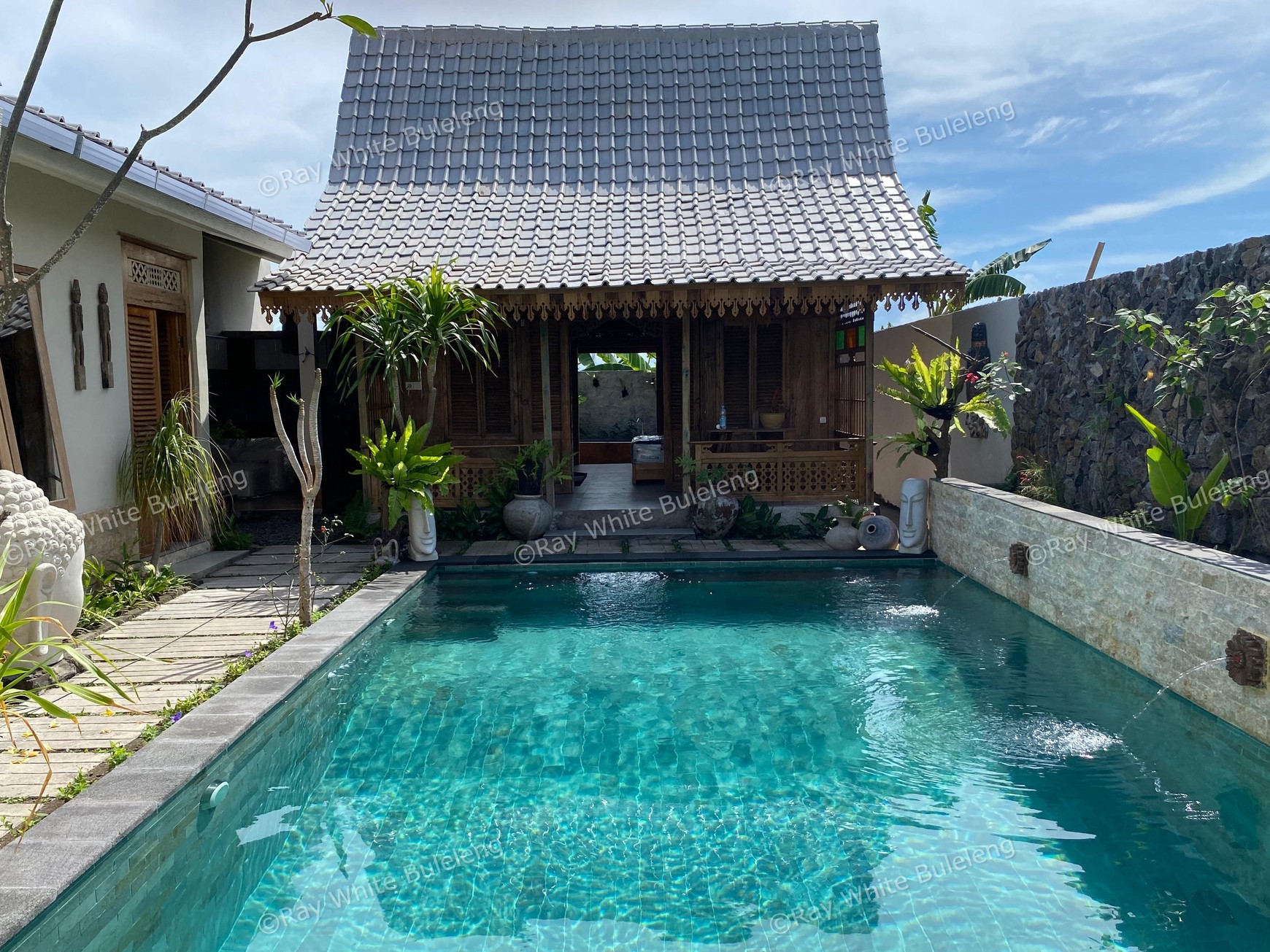 Classic Style Villa for Peaceful and Sophisticated Living