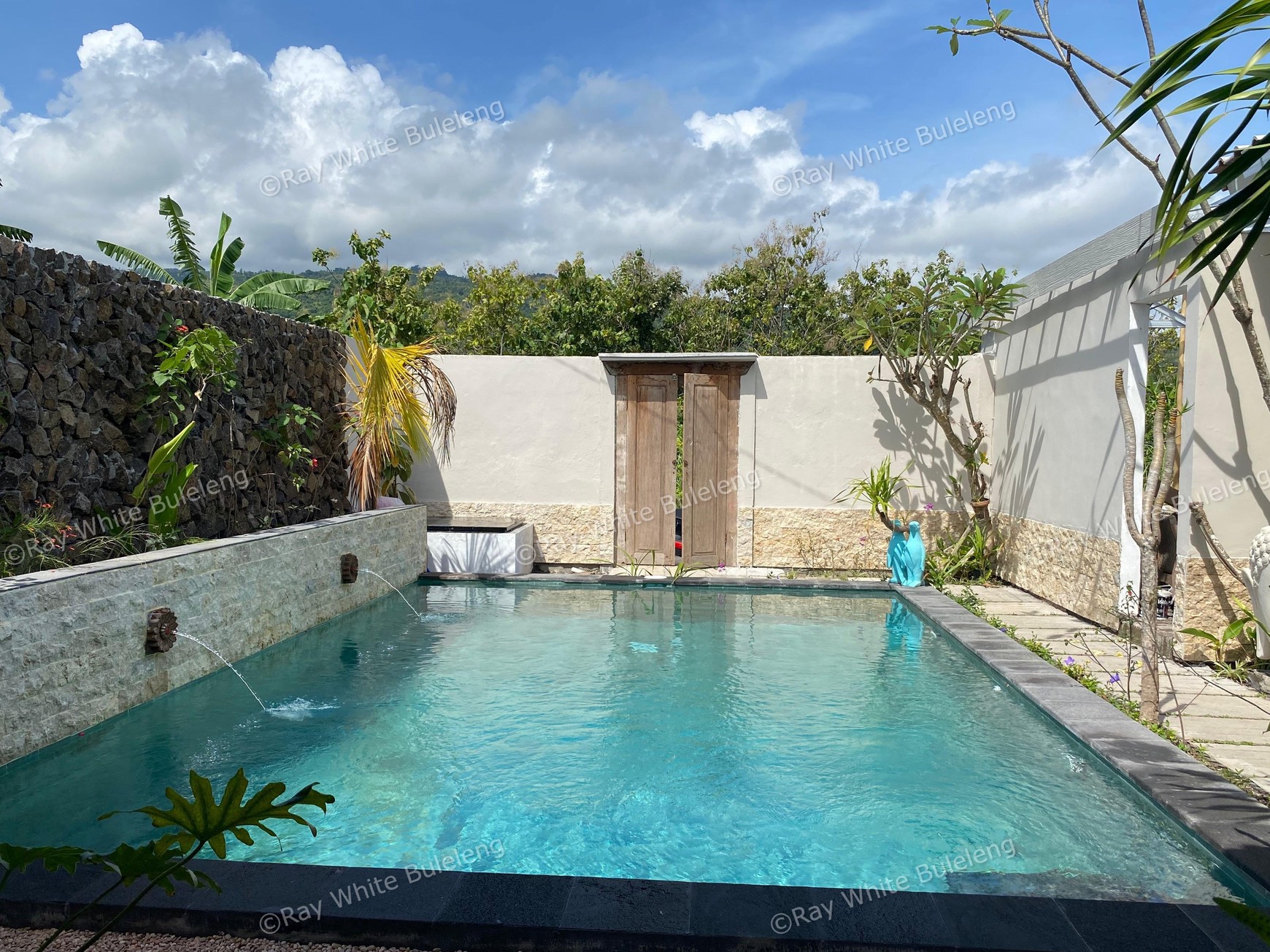 Classic Style Villa for Peaceful and Sophisticated Living