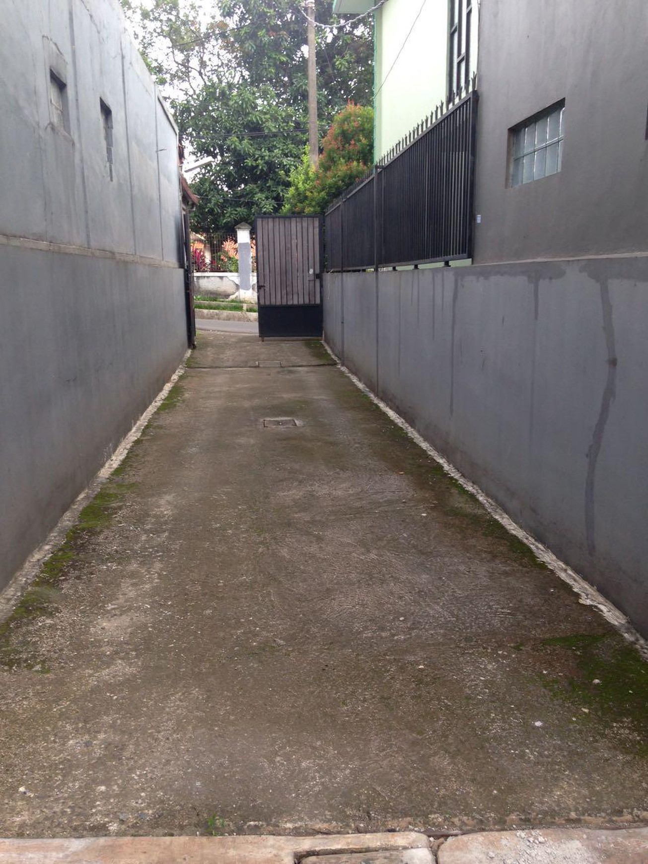Di Jual Rumah siap huni di Jl.Lingga Raya Lenteng Agung, JagaKarsa. Jakarta Selatan