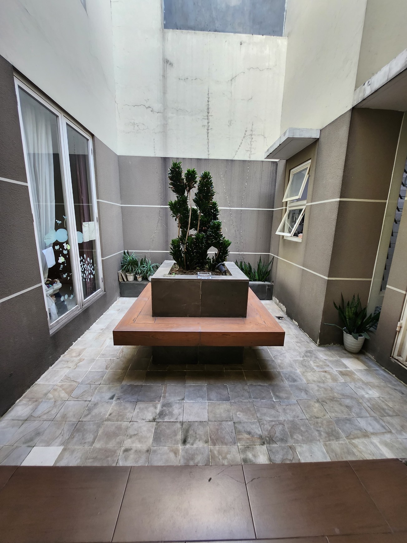 ROYAL RESIDENCE FURNIS ROW LEBAR 3M- AN WIYUNG SURABAYA