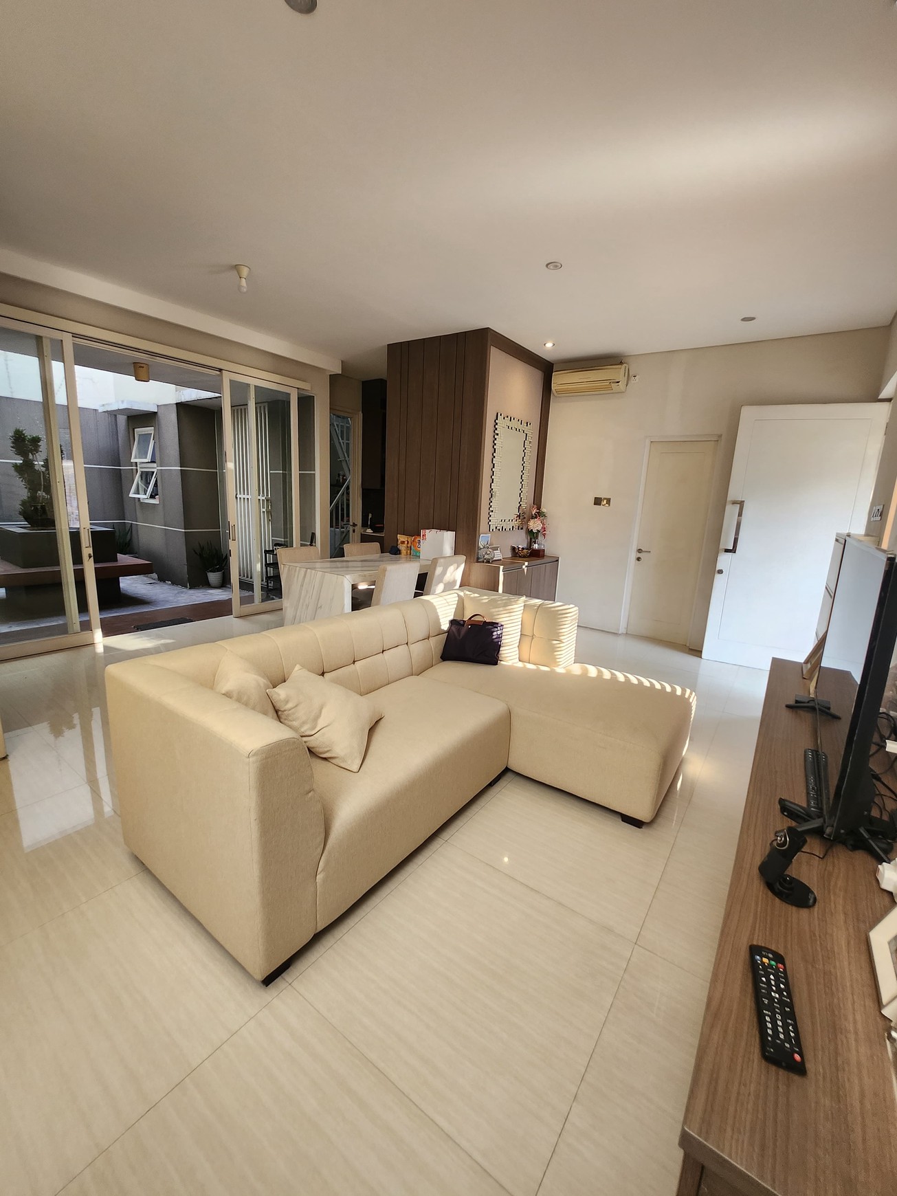 ROYAL RESIDENCE FURNIS ROW LEBAR 3M- AN WIYUNG SURABAYA