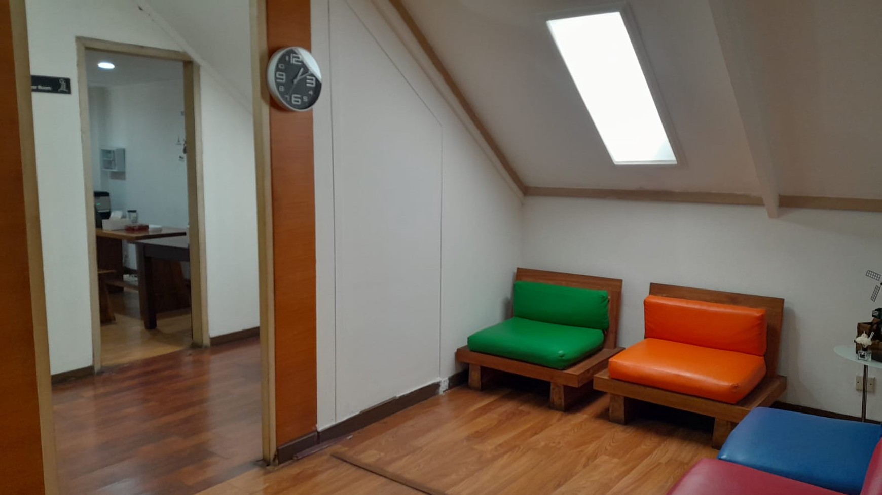 Di jual Rumah Mewah 3 Lantai Siap Huni lokasi di Jl Sambas Kebayoran baru, Jakarta Selatan.