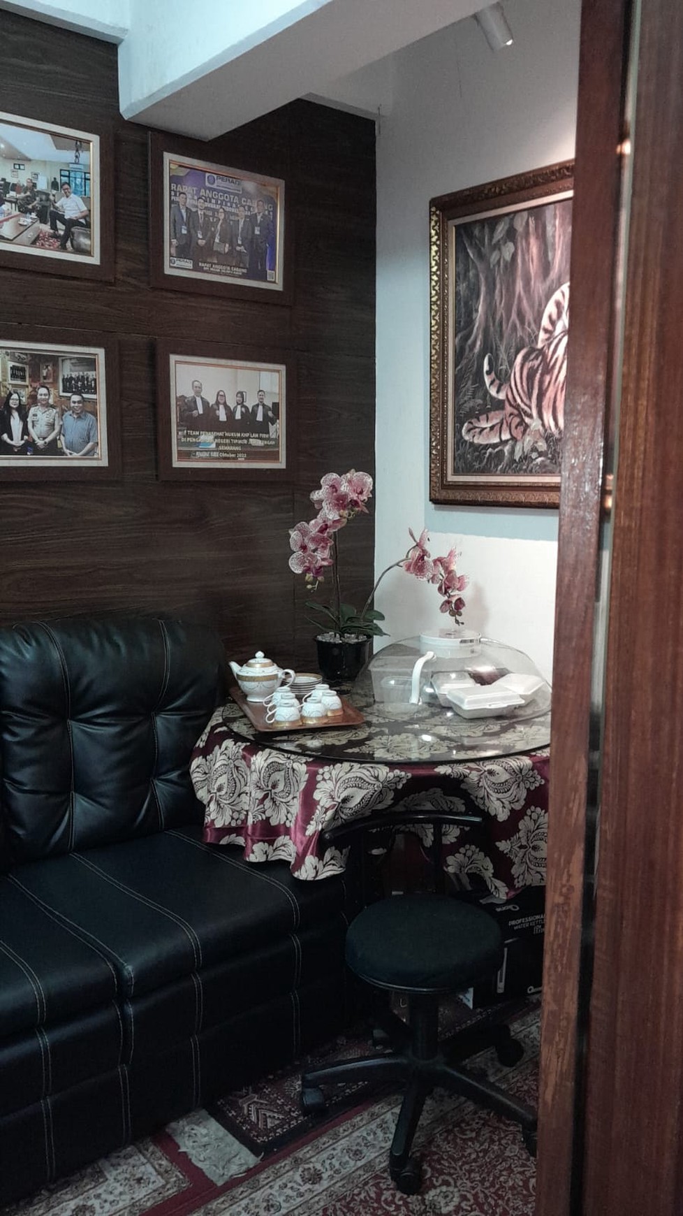 Di jual Rumah Mewah 3 Lantai Siap Huni lokasi di Jl Sambas Kebayoran baru, Jakarta Selatan.