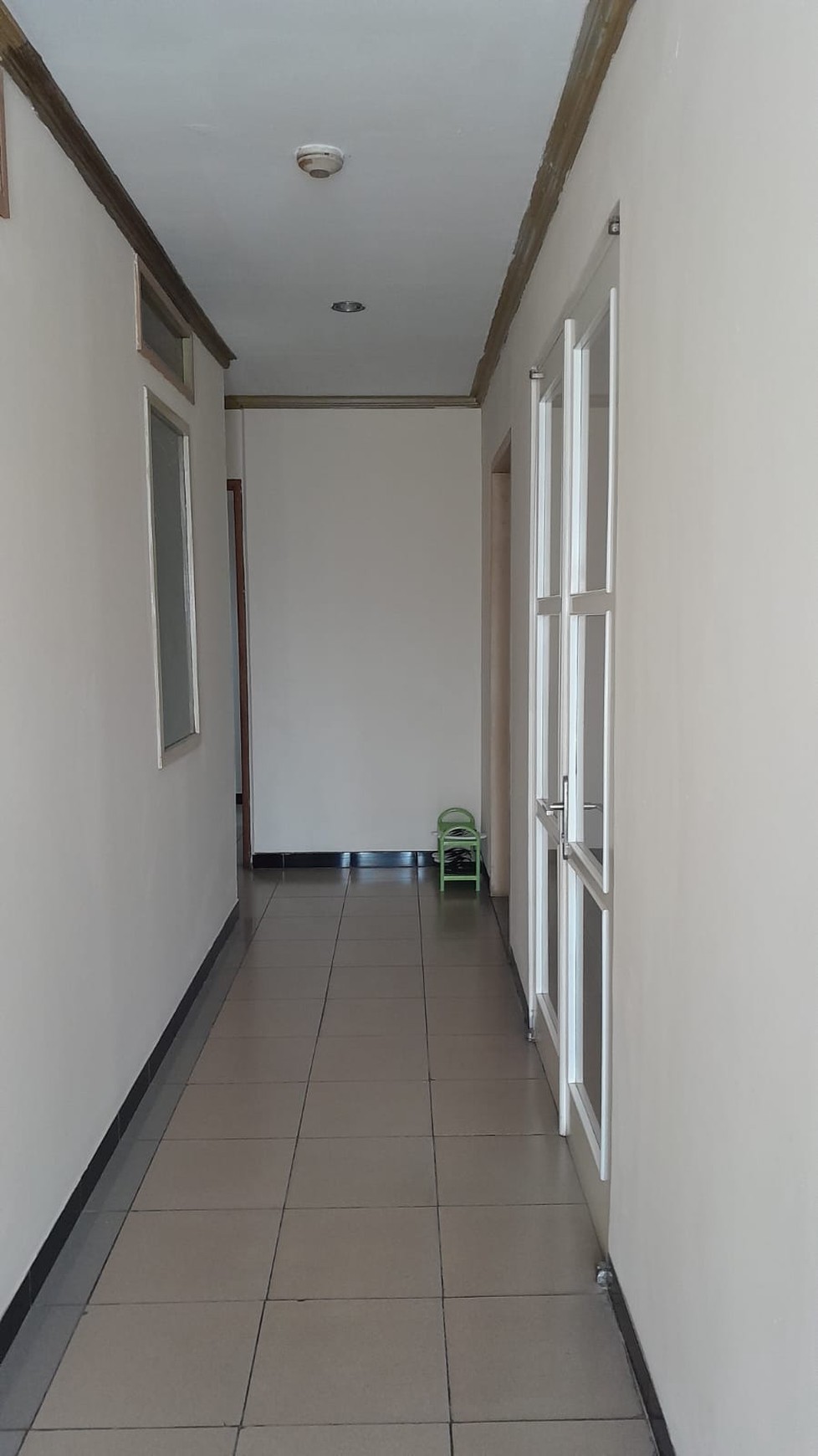 Di jual Rumah Mewah 3 Lantai Siap Huni lokasi di Jl Sambas Kebayoran baru, Jakarta Selatan.