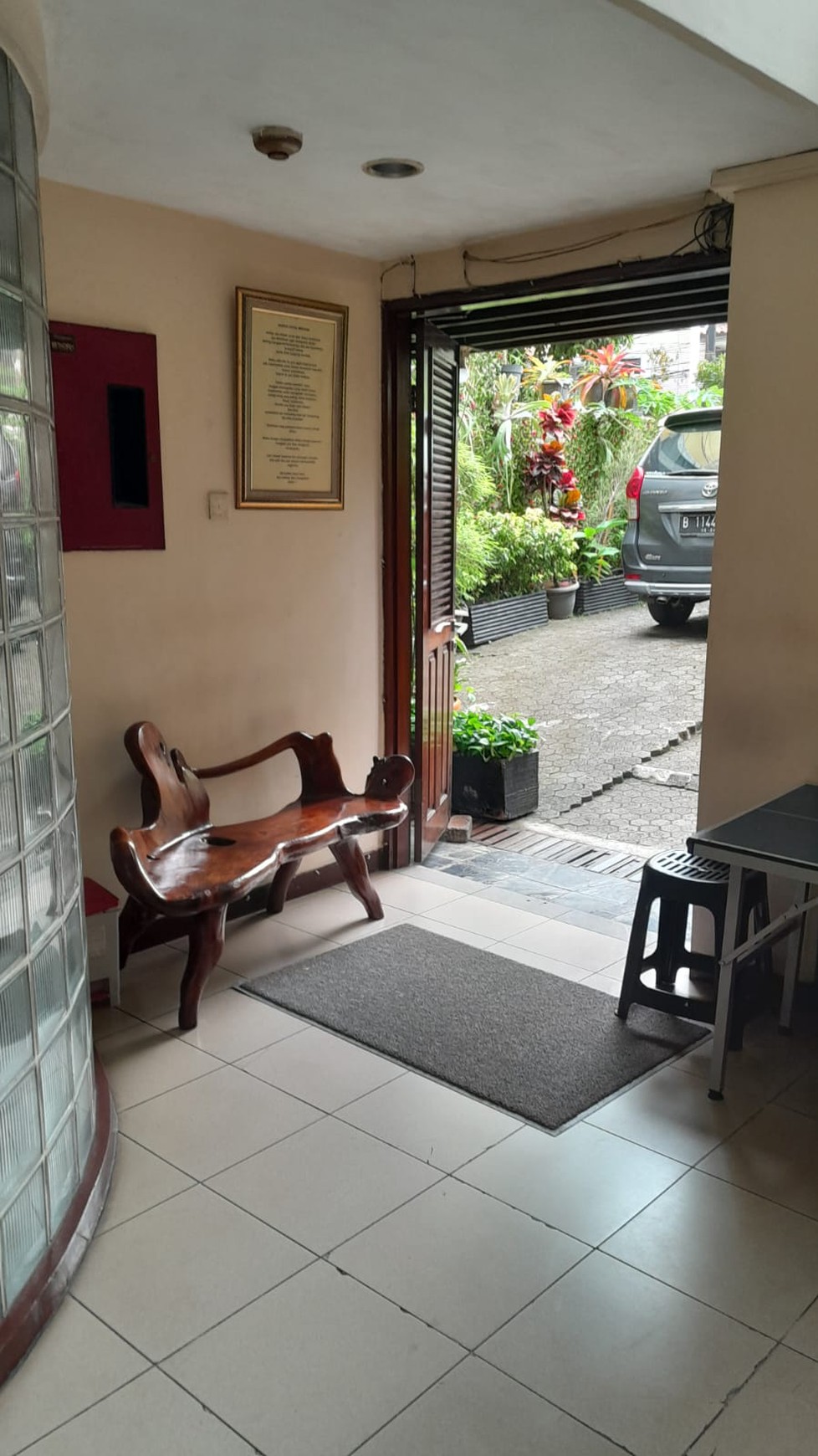Di jual Rumah Mewah 3 Lantai Siap Huni lokasi di Jl Sambas Kebayoran baru, Jakarta Selatan.
