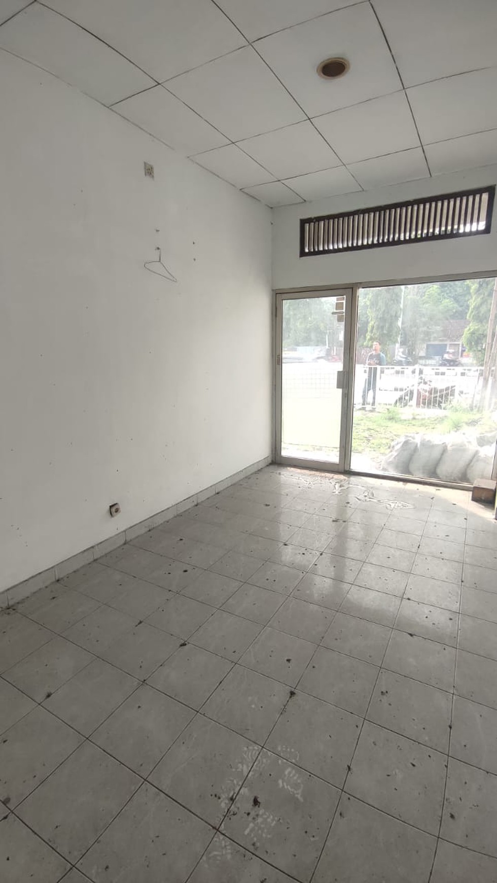 Ruang Usaha Lokasi Ringroad Utara Maguwoharjo Depok Sleman