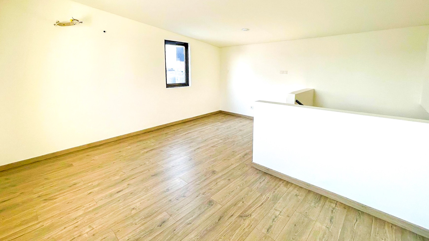 Rumah Maison De Wisteria, Cluster Baldwin, Metland Cakung, Siap Huni, Lokasi Strategis, Dekat Kelapa Gading.