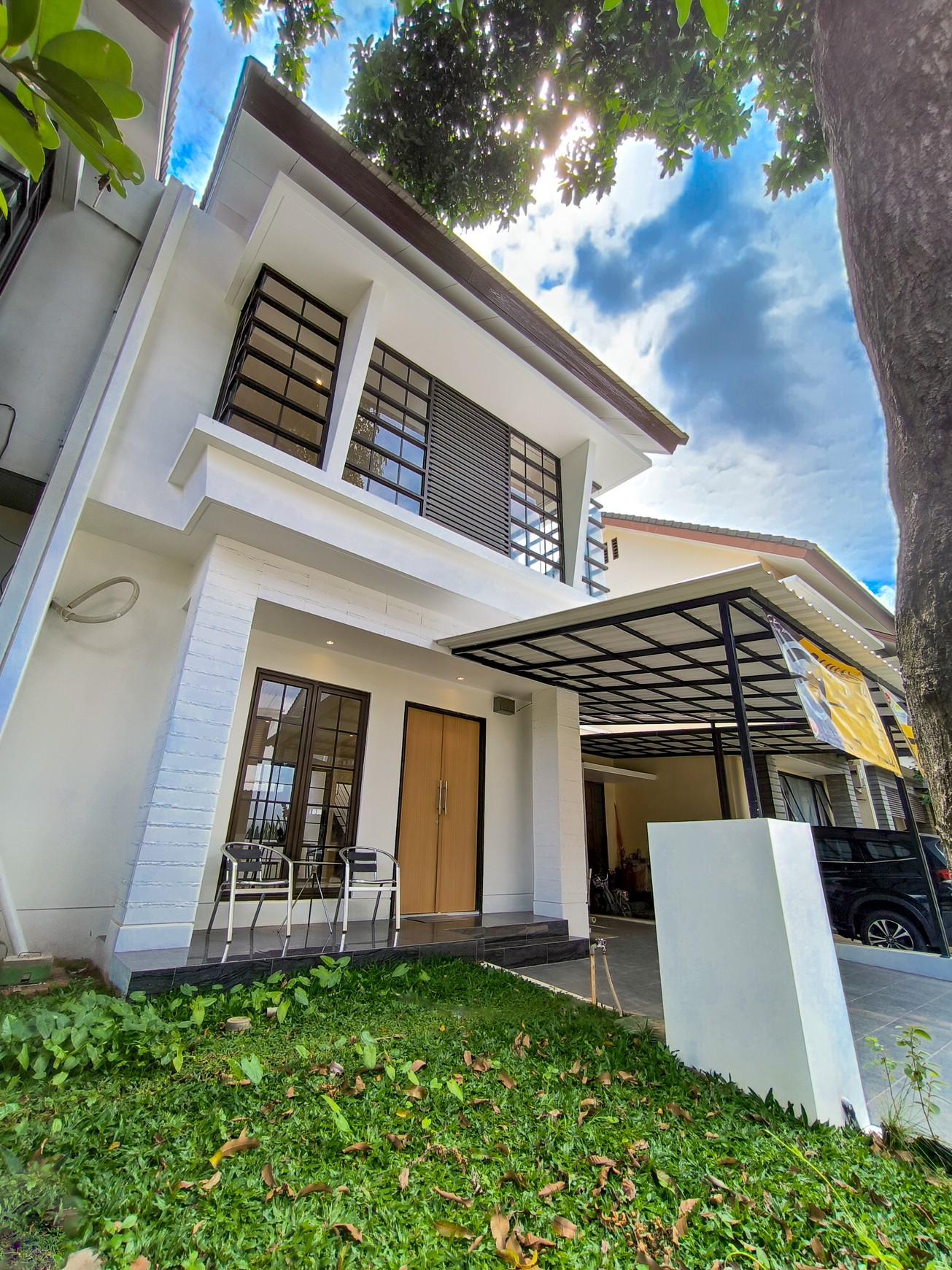 Rumah Brand New, halaman luas di dalam rumah, dapur besar di Emerald Residence Bintaro