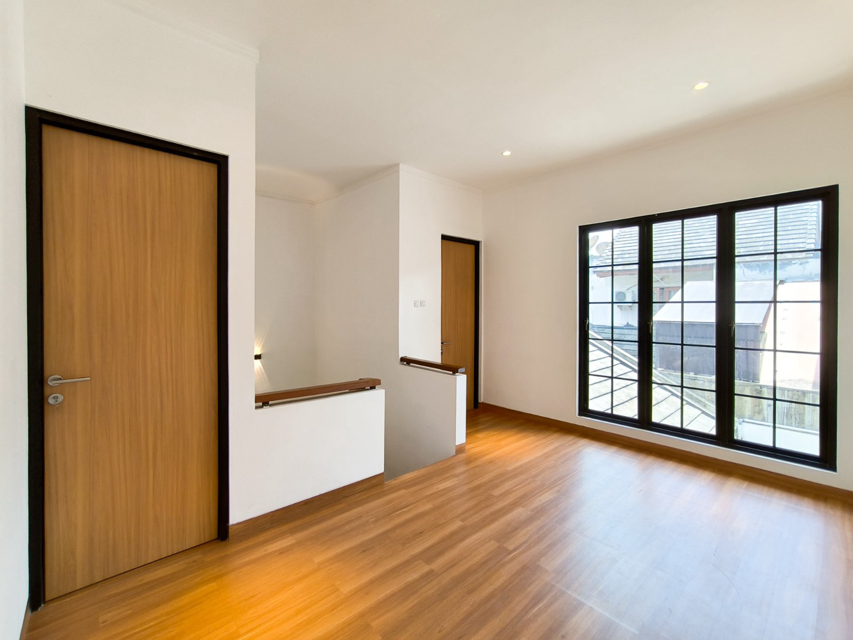 Rumah Brand New, halaman luas di dalam rumah, dapur besar di Emerald Residence Bintaro