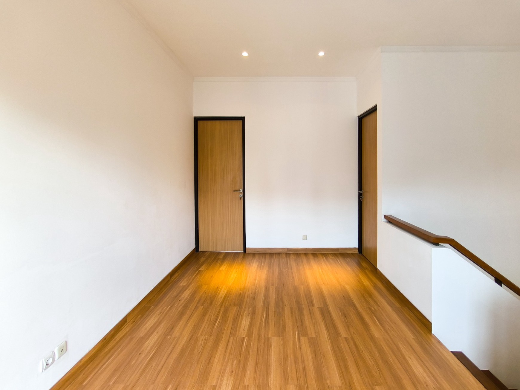Rumah Brand New, halaman luas di dalam rumah, dapur besar di Emerald Residence Bintaro