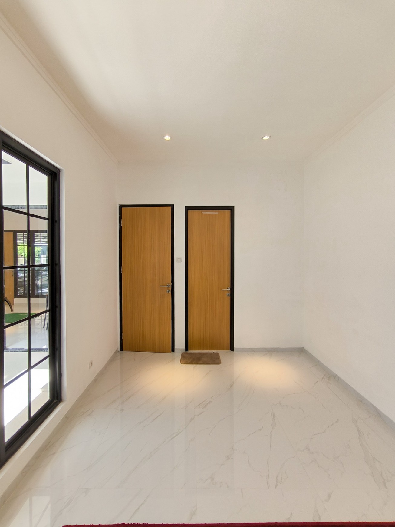 Rumah Brand New, halaman luas di dalam rumah, dapur besar di Emerald Residence Bintaro