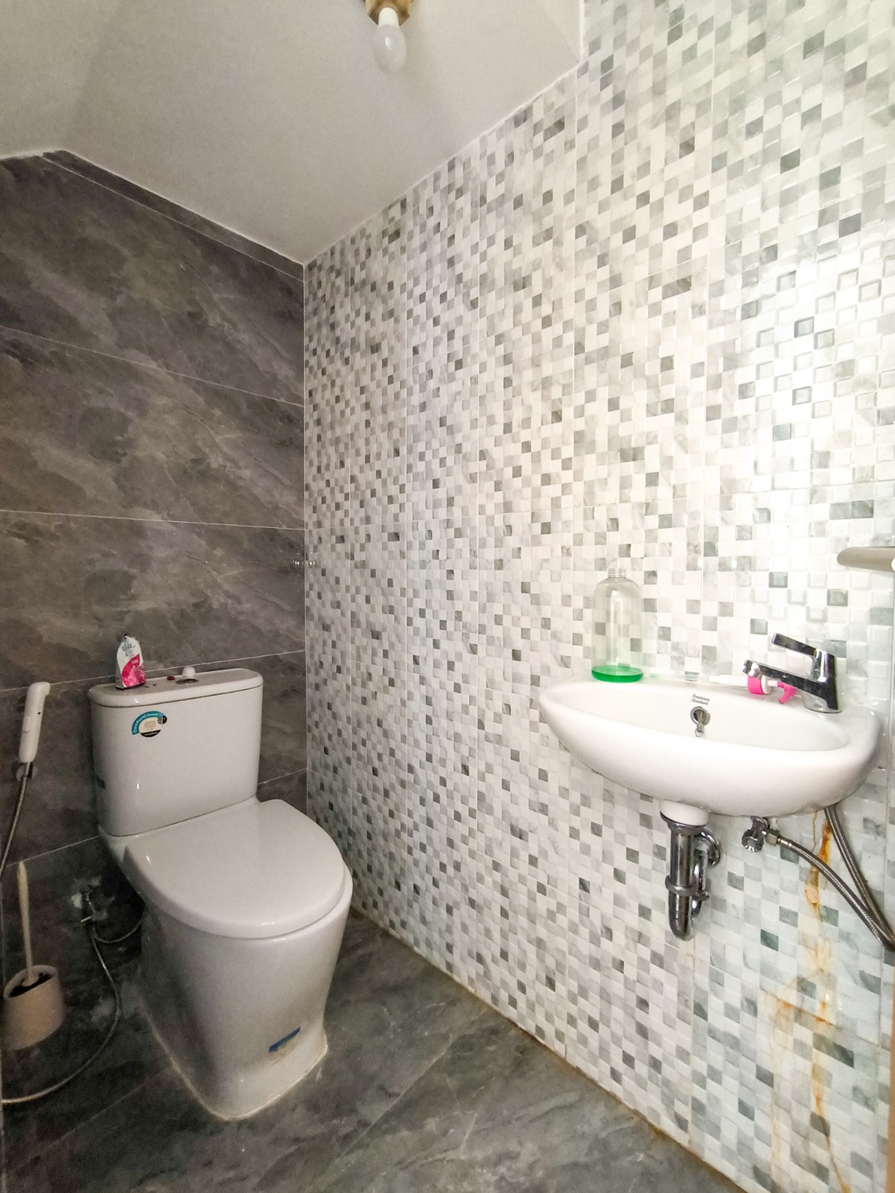 Rumah Brand New, halaman luas di dalam rumah, dapur besar di Emerald Residence Bintaro