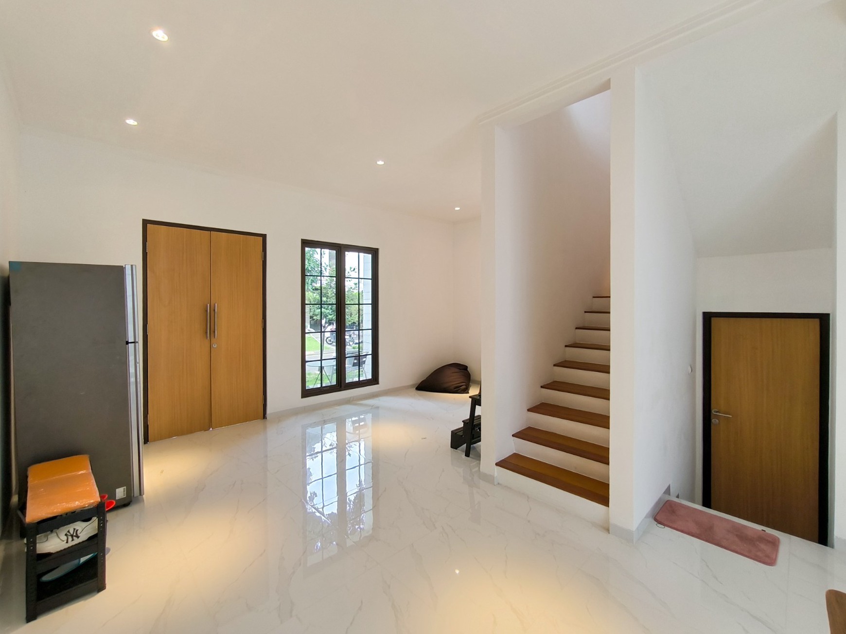 Rumah Brand New, halaman luas di dalam rumah, dapur besar di Emerald Residence Bintaro
