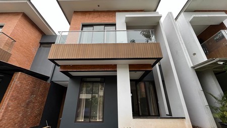 Rumah luas besar, siap huni dan terawat di Discovery Serenity Bintaro