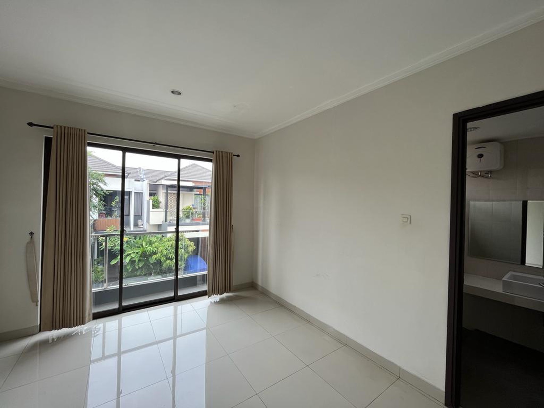 Rumah luas besar, siap huni dan terawat di Discovery Serenity Bintaro