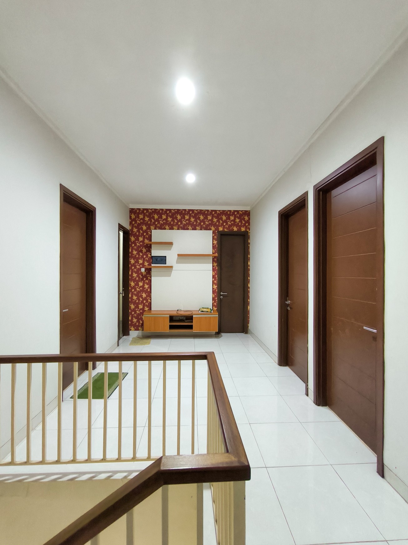 Rumah sudah renov dengan balkon di Discovery Bintaro Jaya