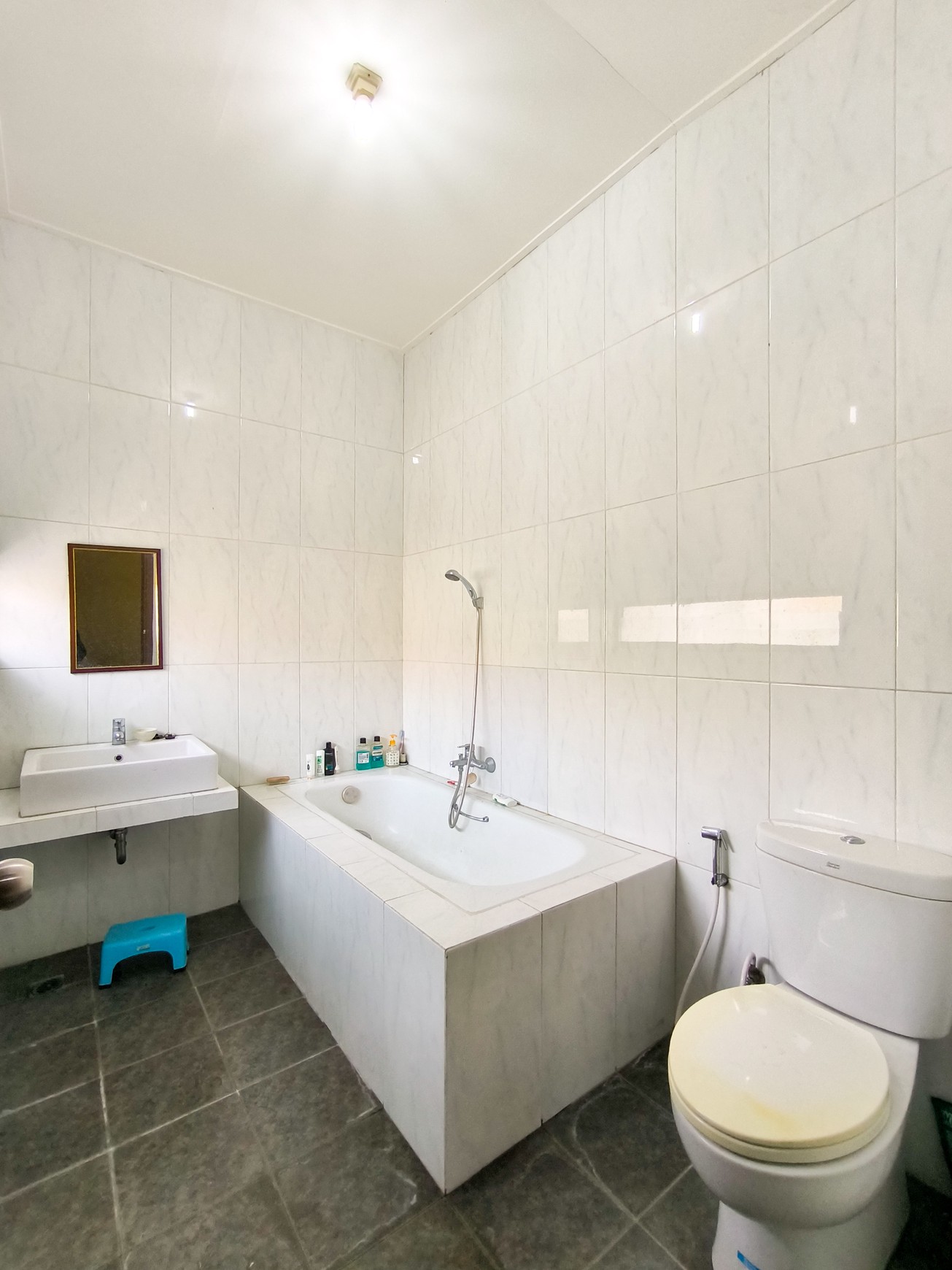 Rumah sudah renov dengan balkon di Discovery Bintaro Jaya