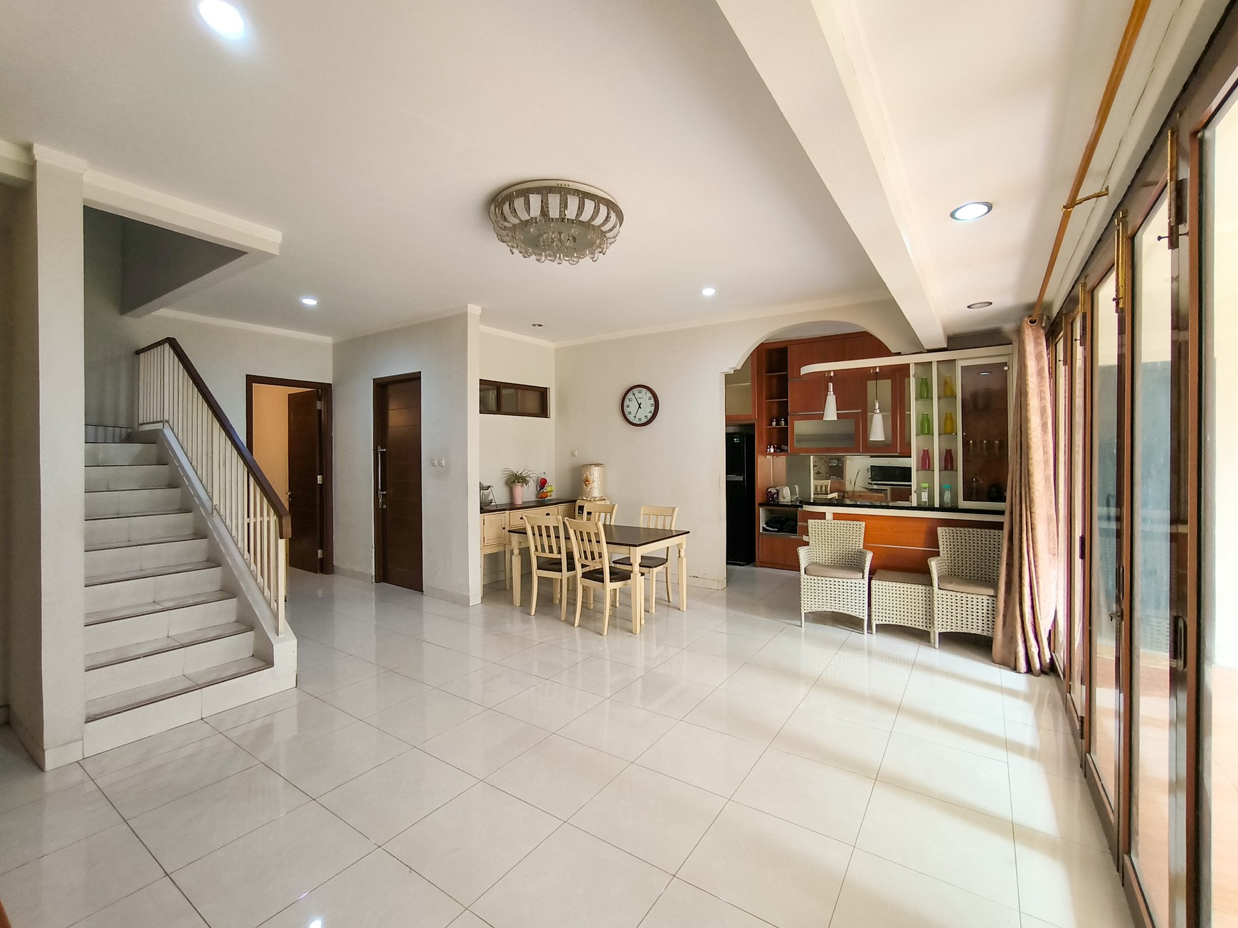 Rumah sudah renov dengan balkon di Discovery Bintaro Jaya
