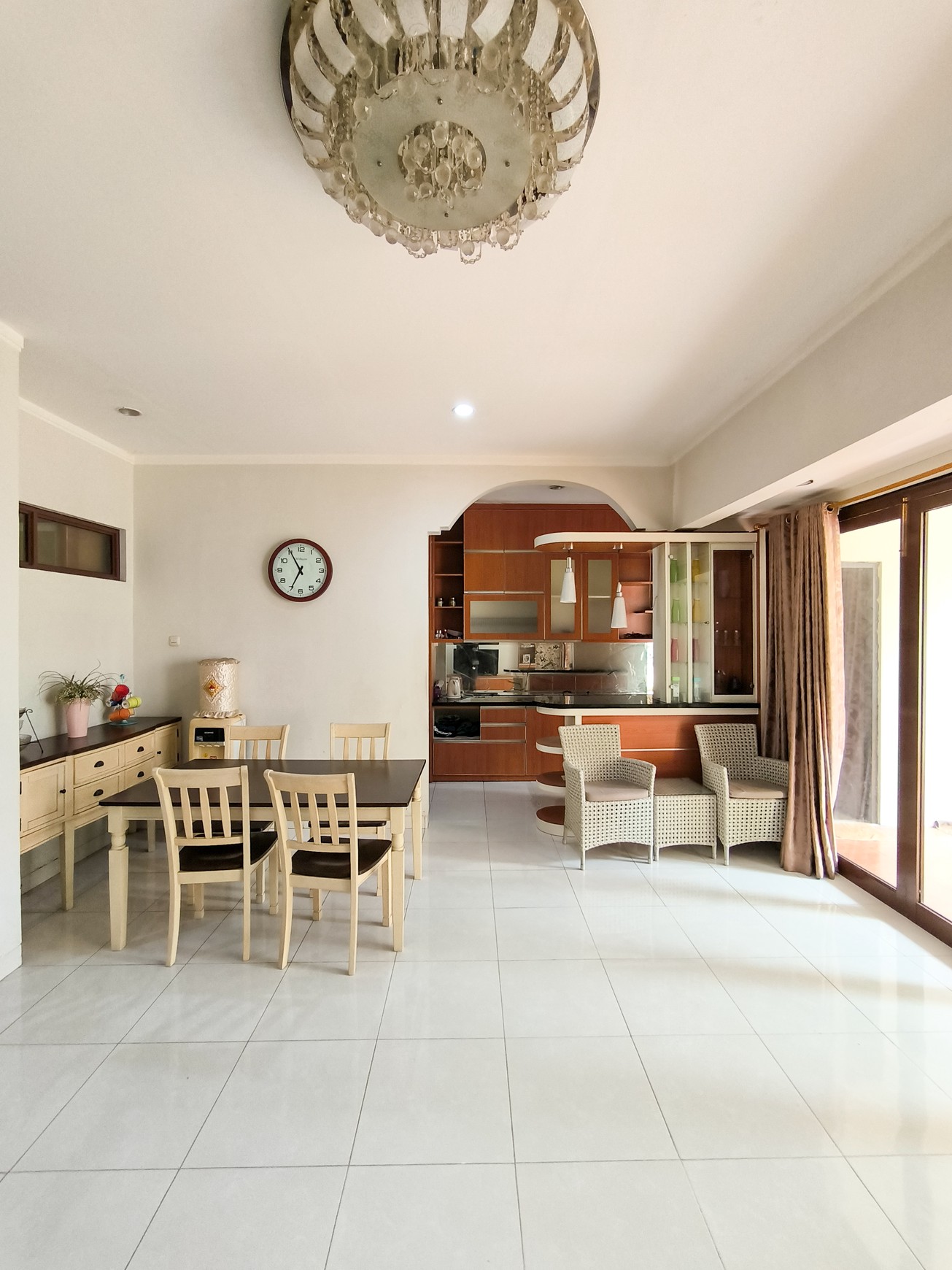 Rumah sudah renov dengan balkon di Discovery Bintaro Jaya