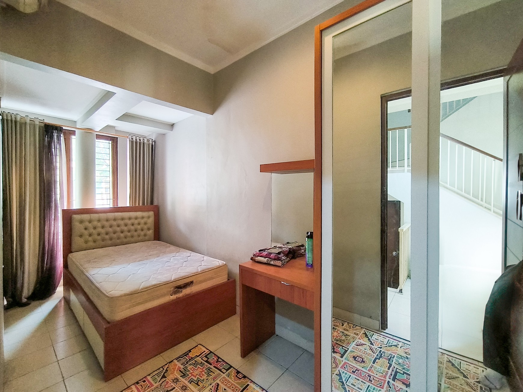 Rumah sudah renov dengan balkon di Discovery Bintaro Jaya