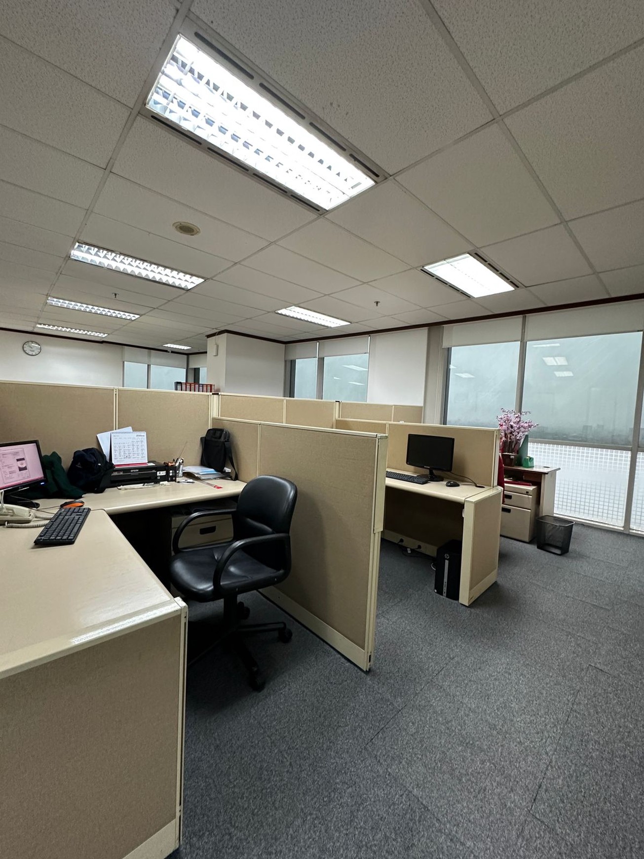 Ruang Kantor Di Menara Batavia Sudirman
