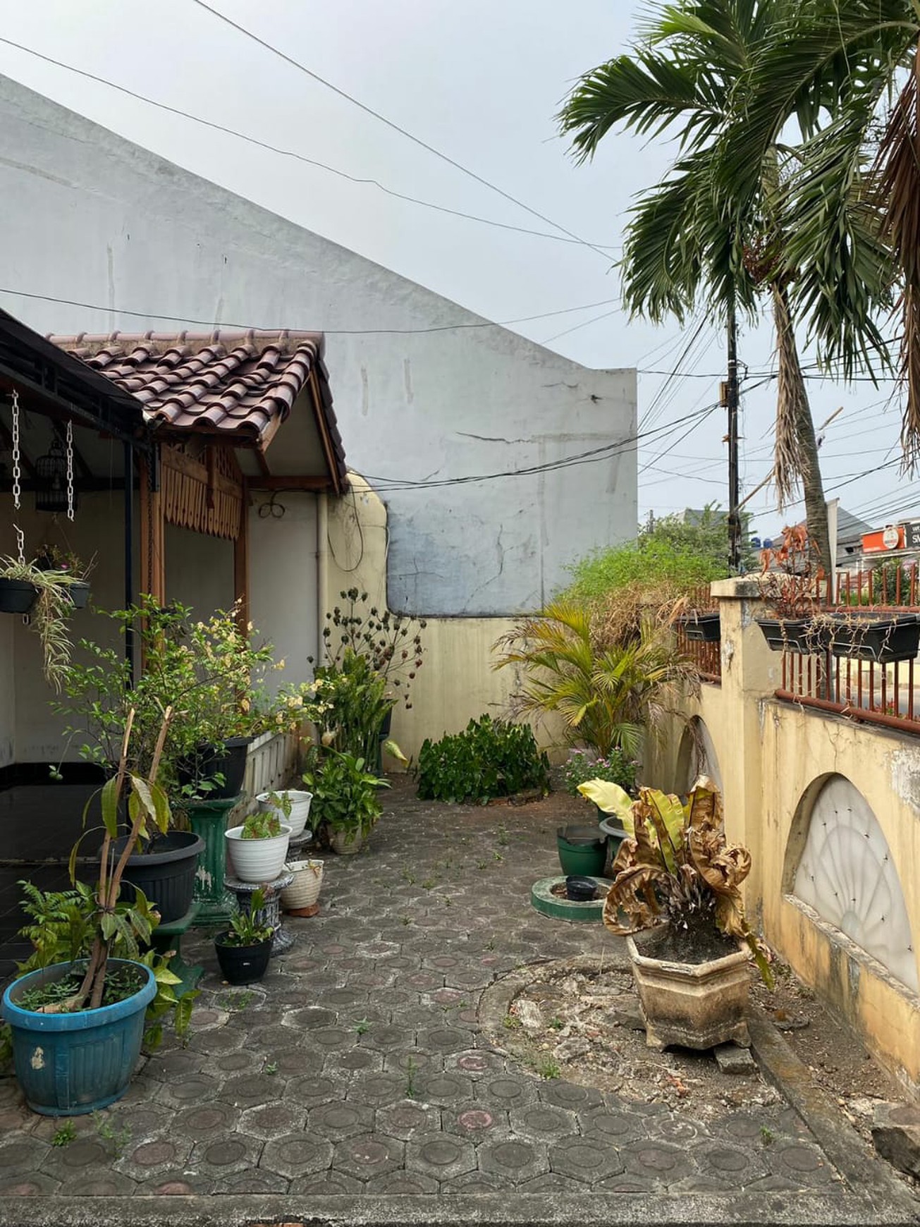 Rumah Asri, dan Nyaman di Larangan