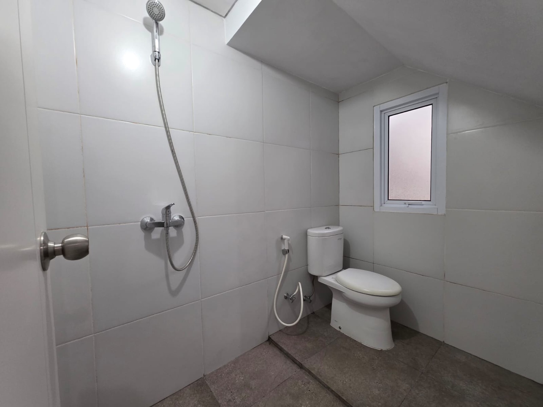Rumah Baru Siap Huni Asri di Cluster Alicante, Jl Alicante, Serpong Tangerang Selatan