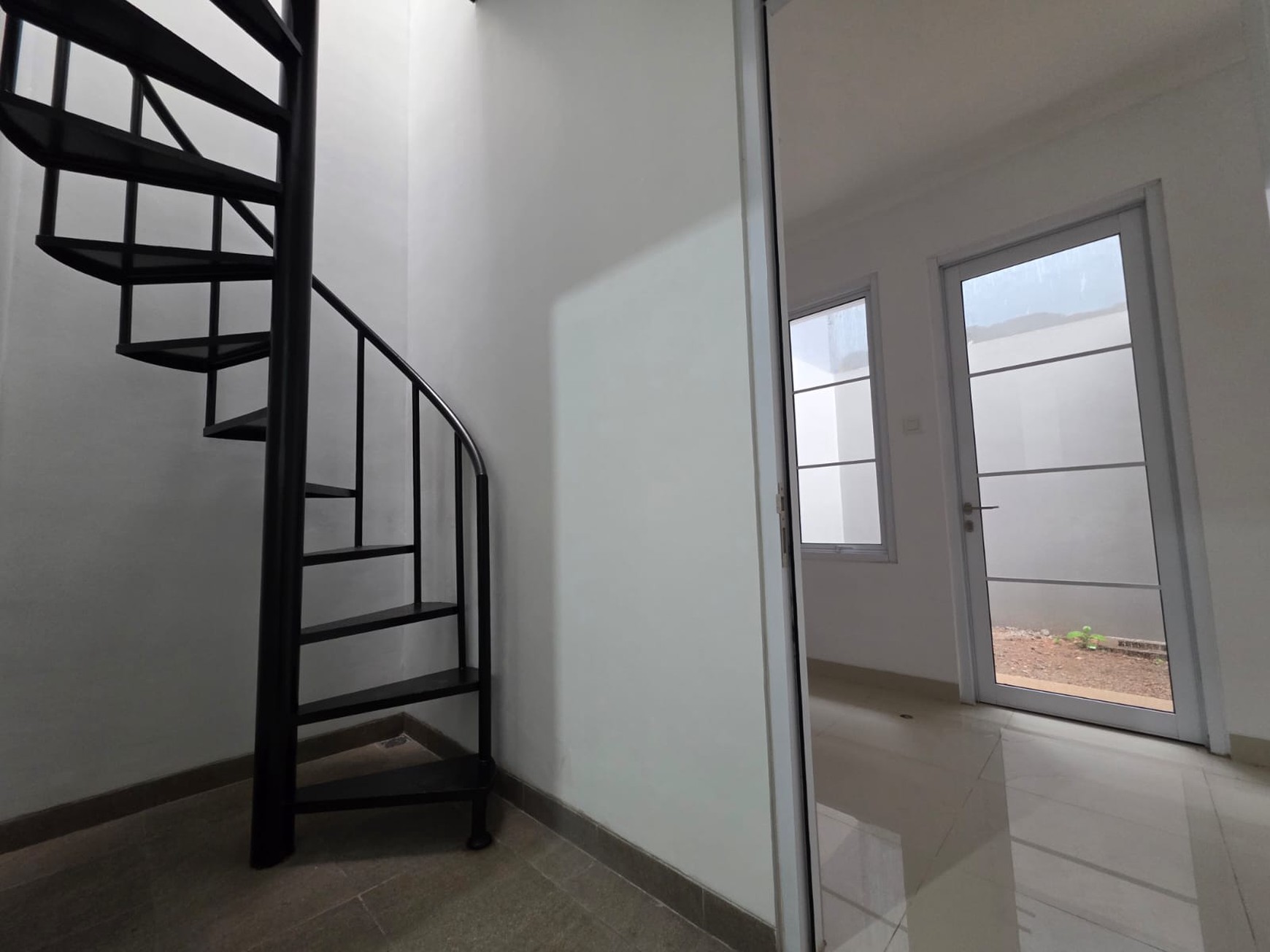 Rumah Baru Siap Huni Asri di Cluster Alicante, Jl Alicante, Serpong Tangerang Selatan