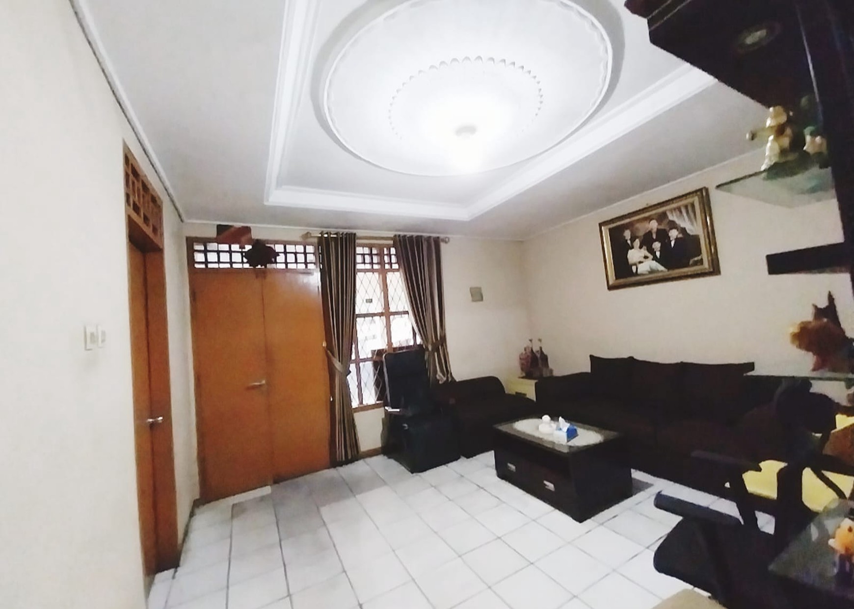 Dijual ruang usaha, strategis, Raya Teuku Umar, Karawaci, Kota Tangerang.