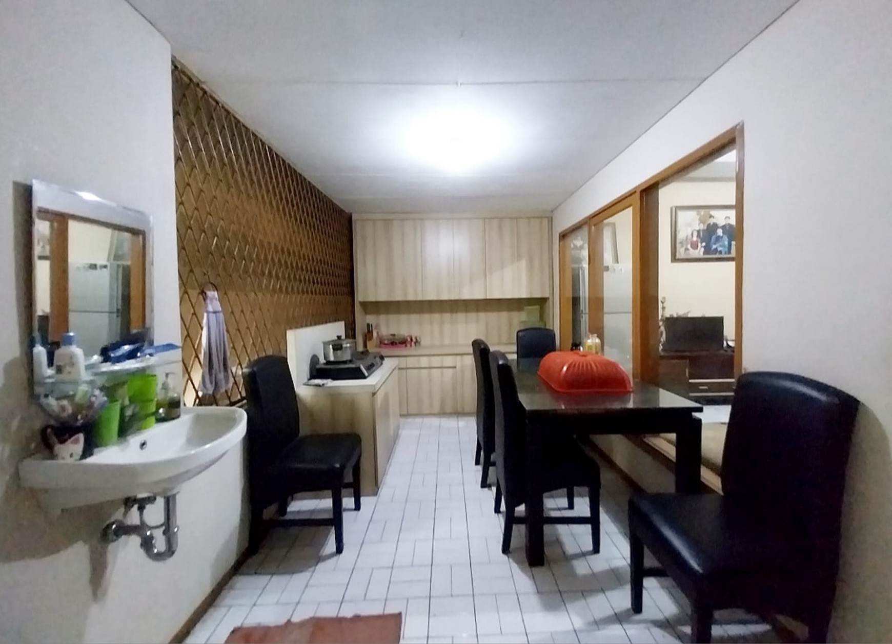Dijual ruang usaha, strategis, Raya Teuku Umar, Karawaci, Kota Tangerang.