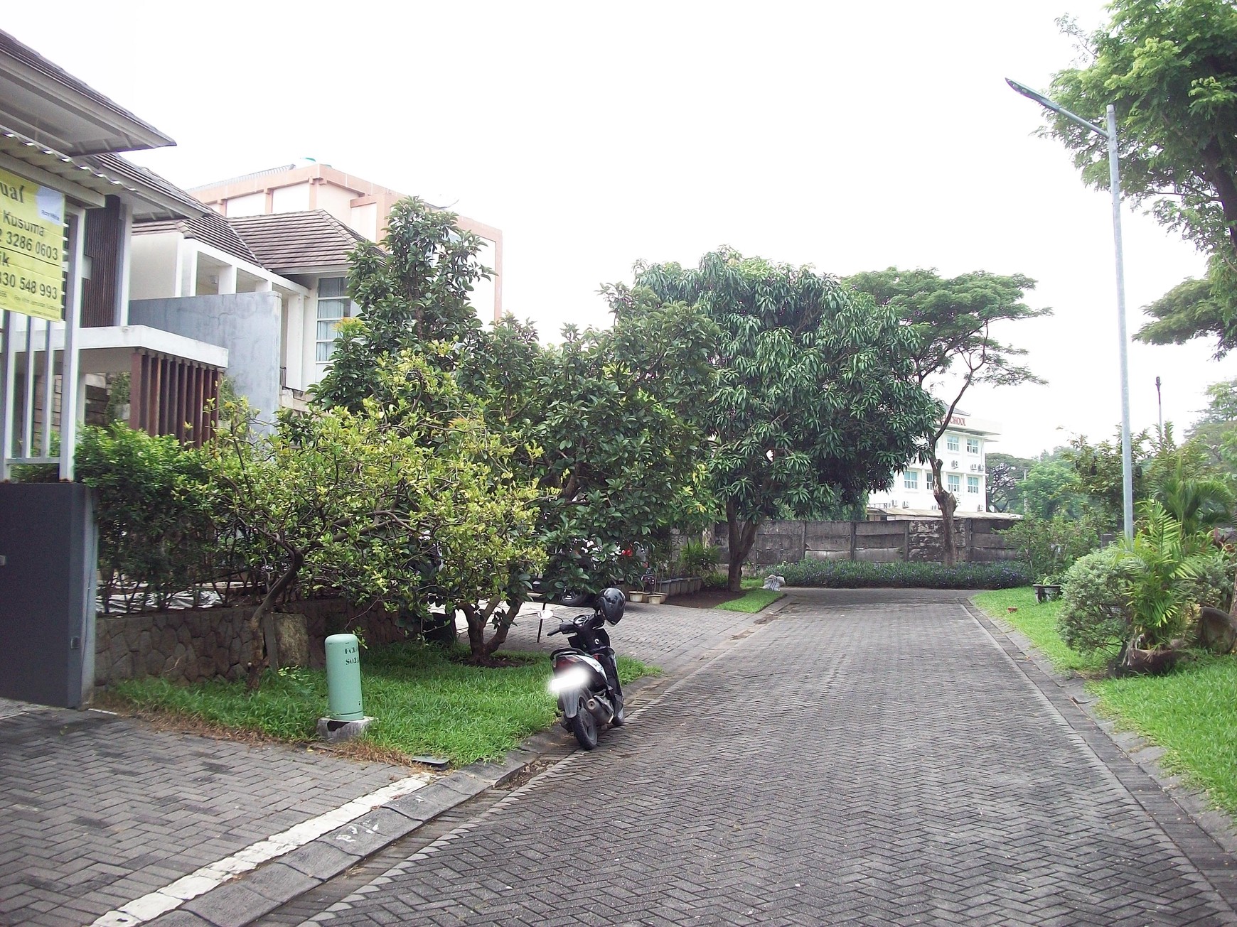 Rumah di Citraland Diamond Hill Surabaya Barat, Minimalis, 2 Lantai, Lingkungan Elit, Siap Huni