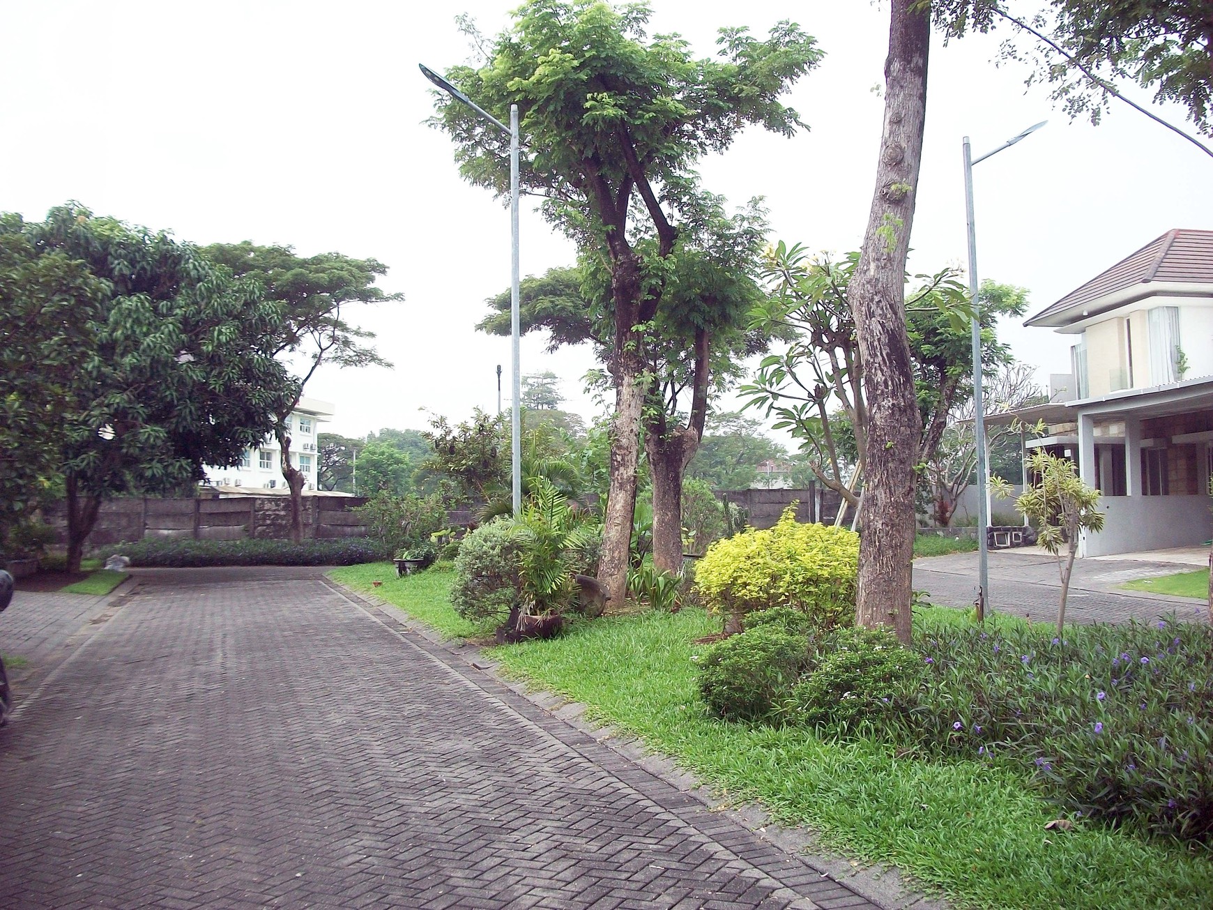Rumah di Citraland Diamond Hill Surabaya Barat, Minimalis, 2 Lantai, Lingkungan Elit, Siap Huni
