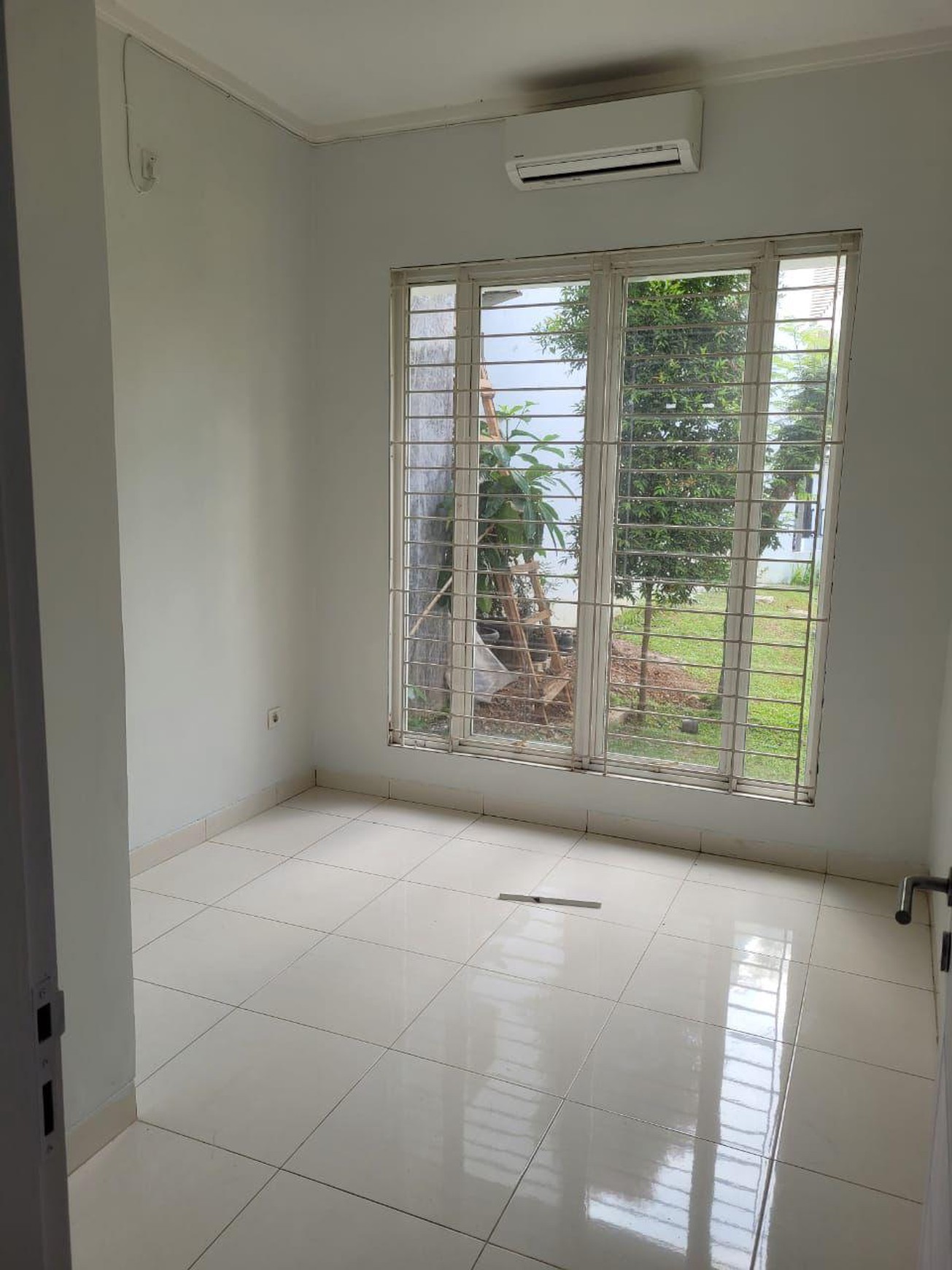 Rumah Bagus Siap Huni Dalam Cluster di Bintaro Sektor 9