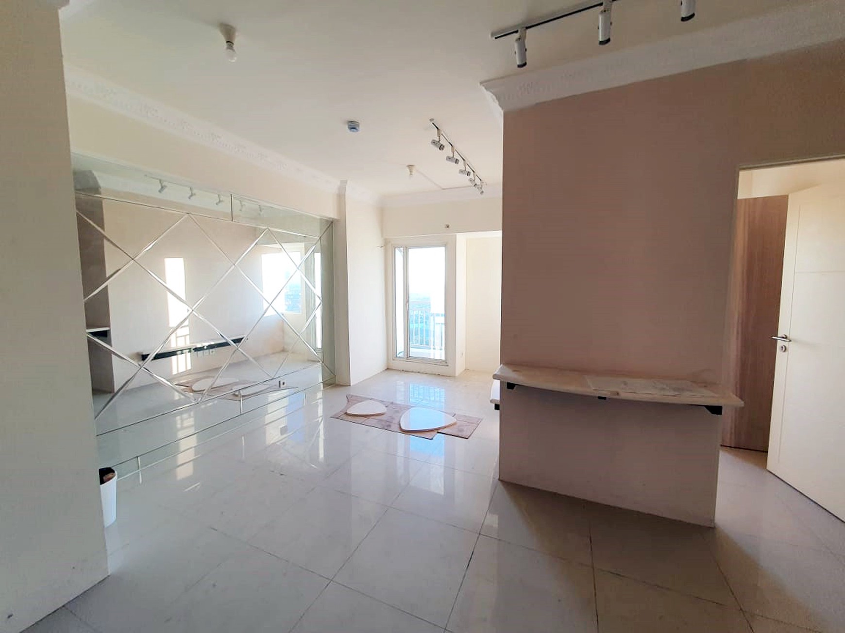 Apartemen Supermall Tanglin 2 BR Kosongan View City